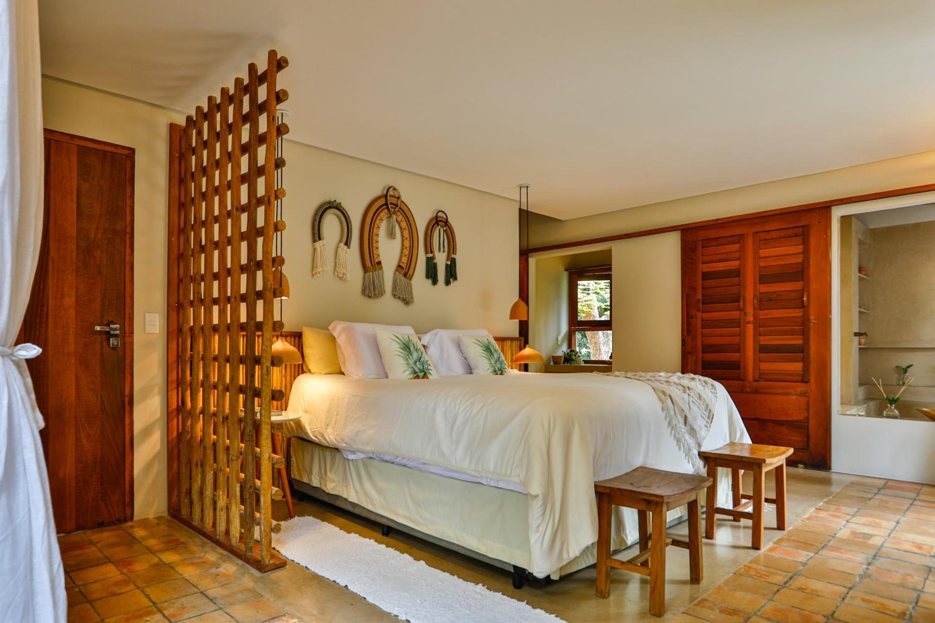 King Suite with Balcony - Photo 12