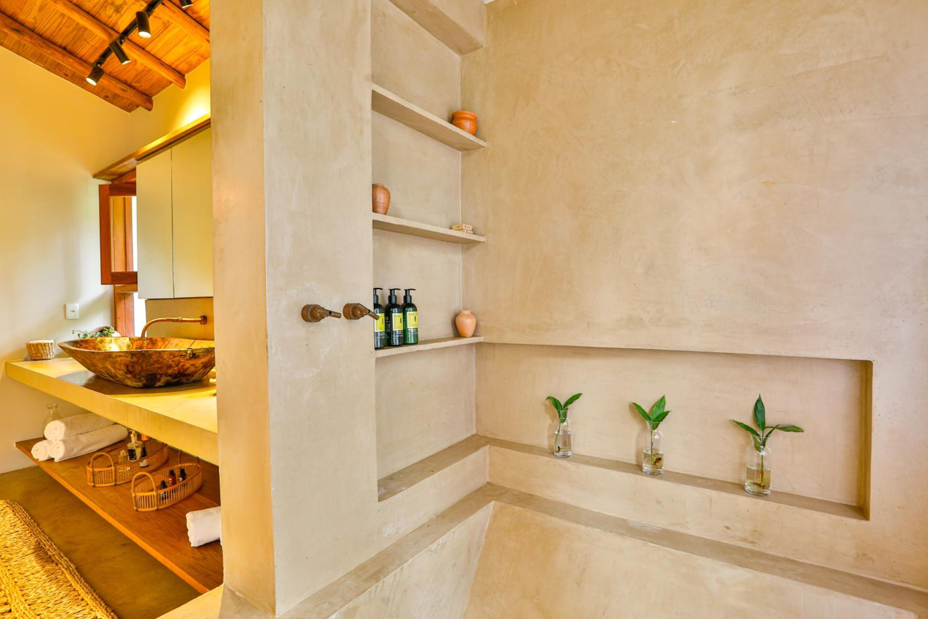 King Suite with Balcony - Photo 17