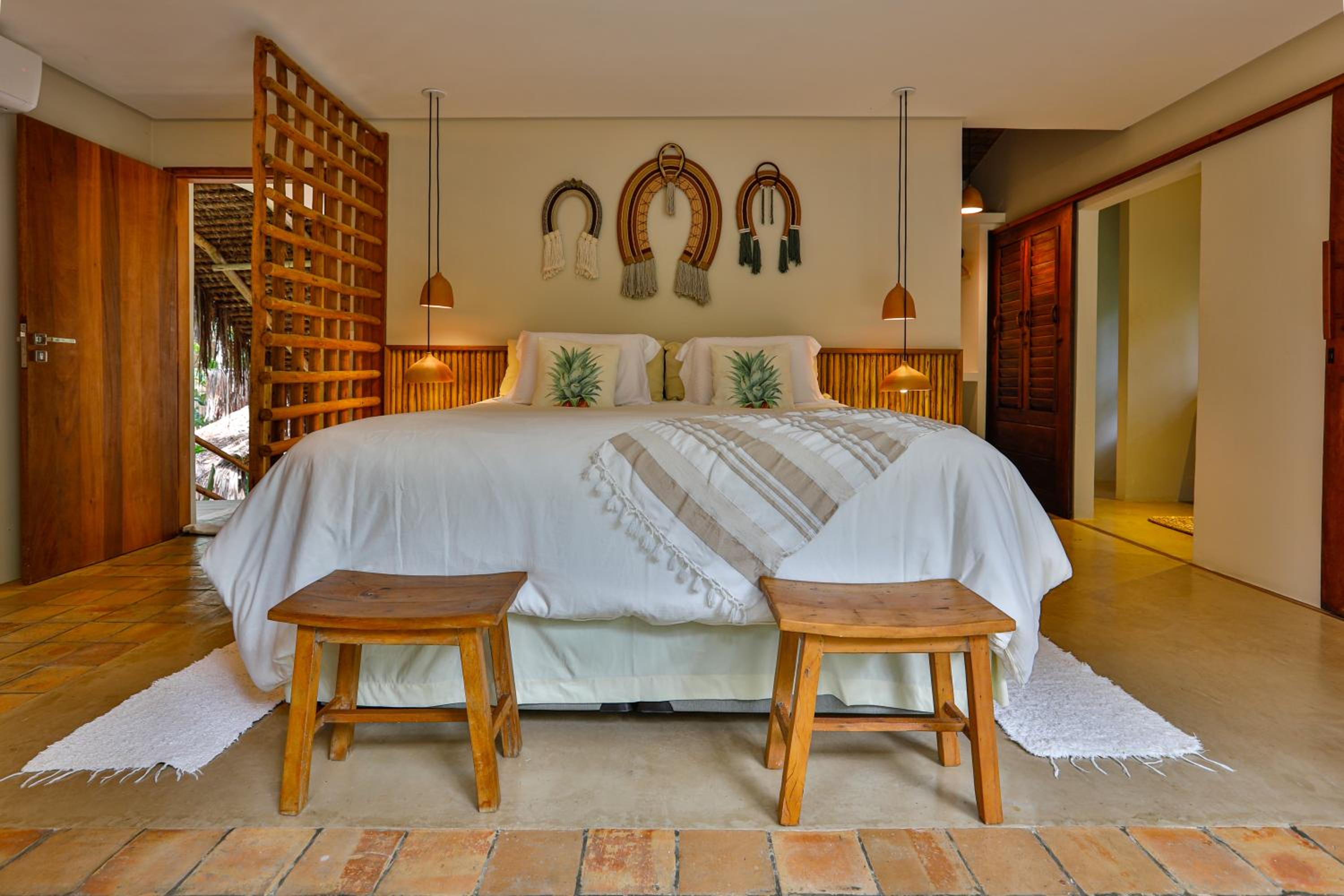 King Suite with Balcony - Photo 18