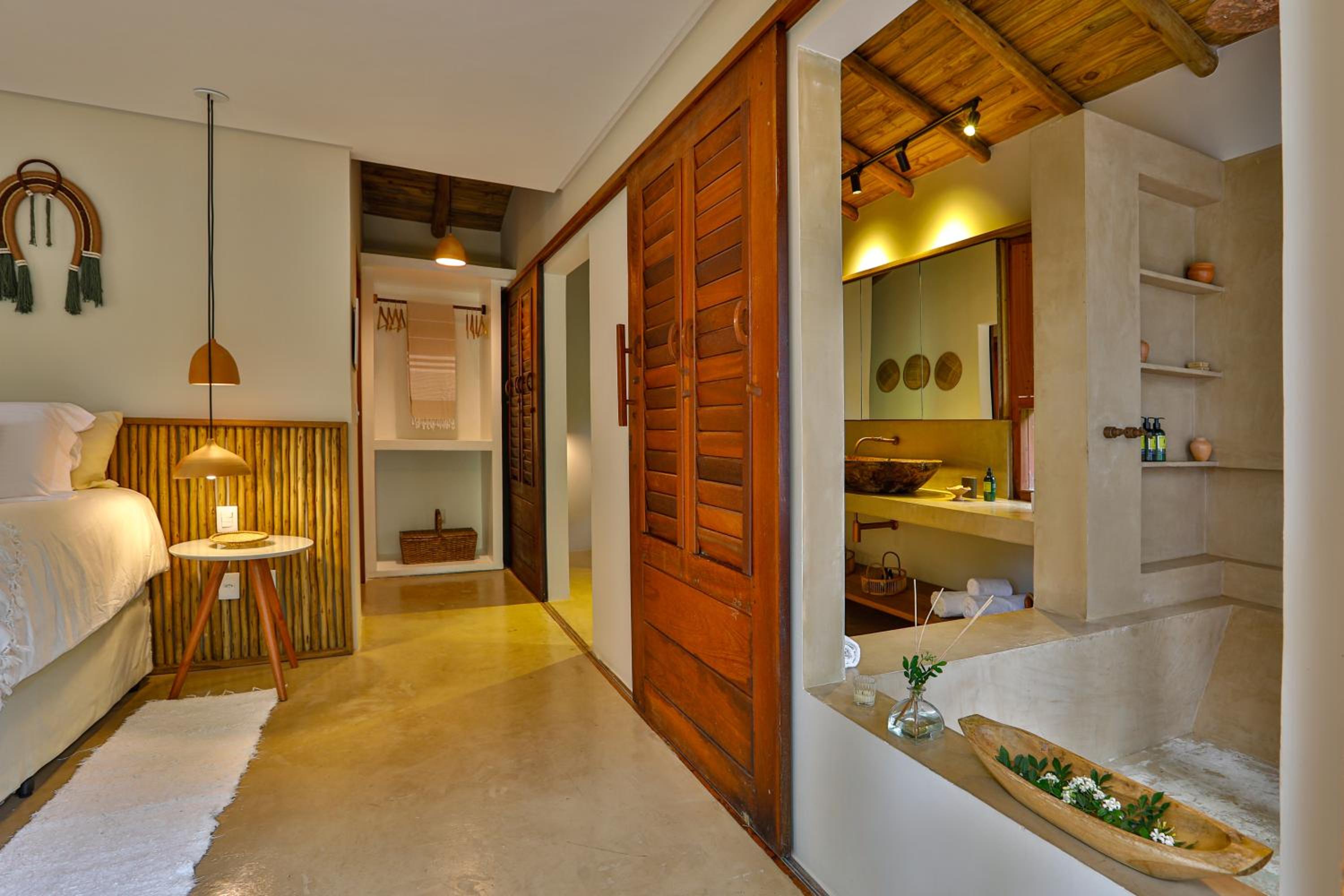 King Suite with Balcony - Photo 19