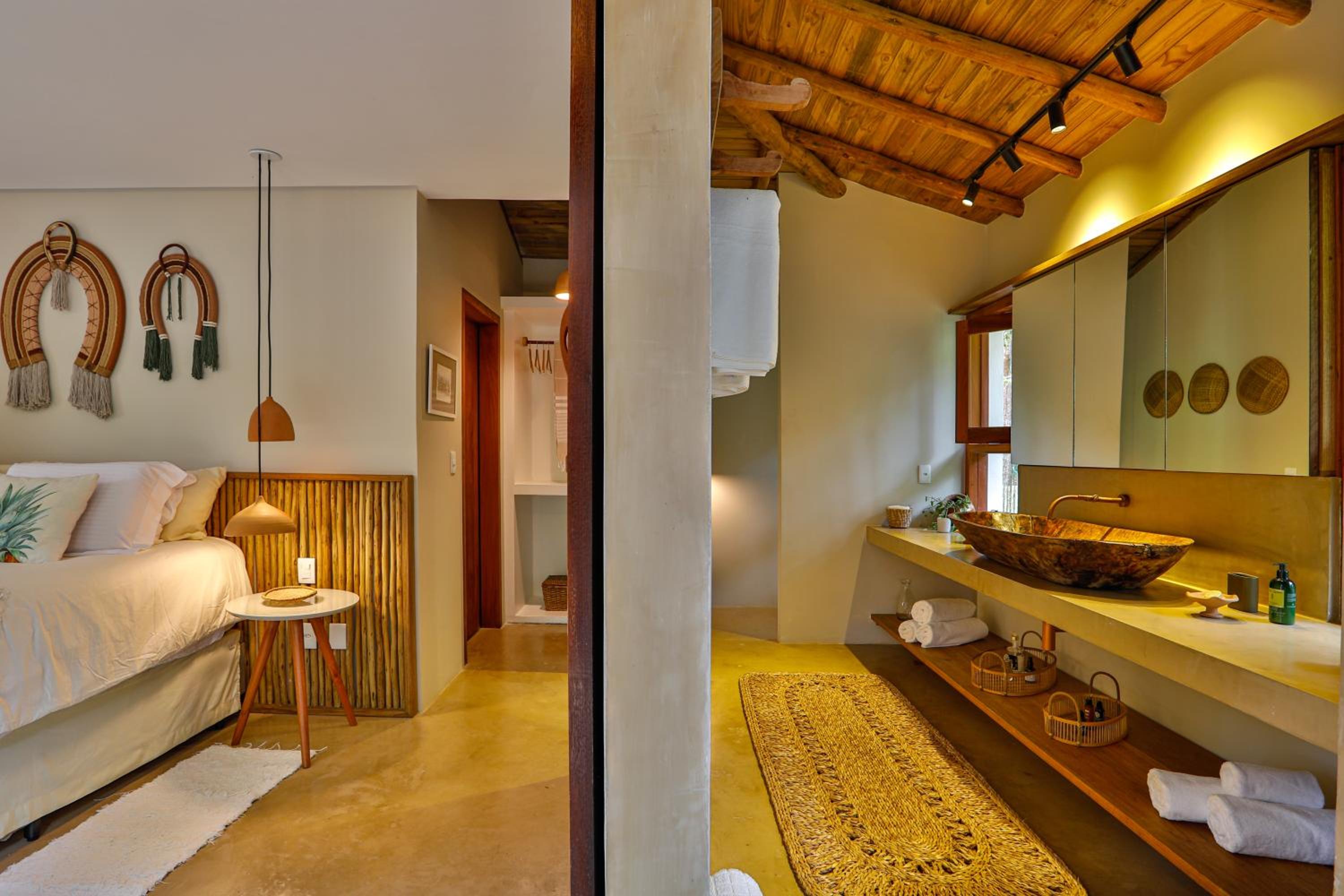 King Suite with Balcony - Photo 21