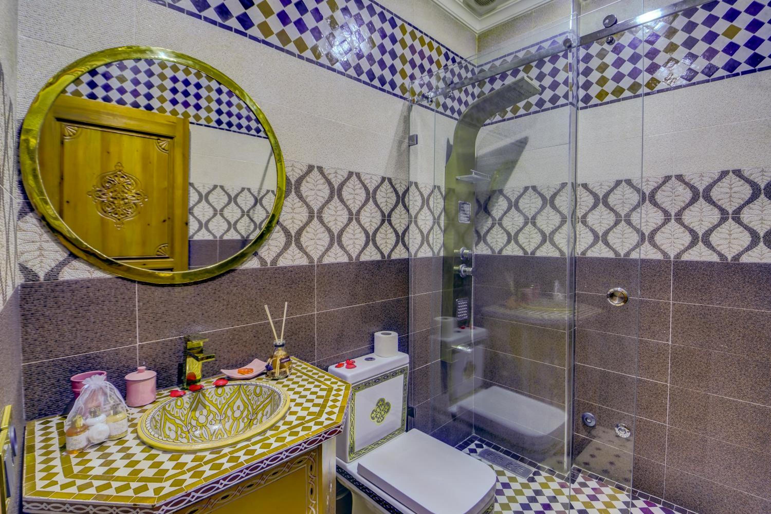 Executive Suite - Photo 13