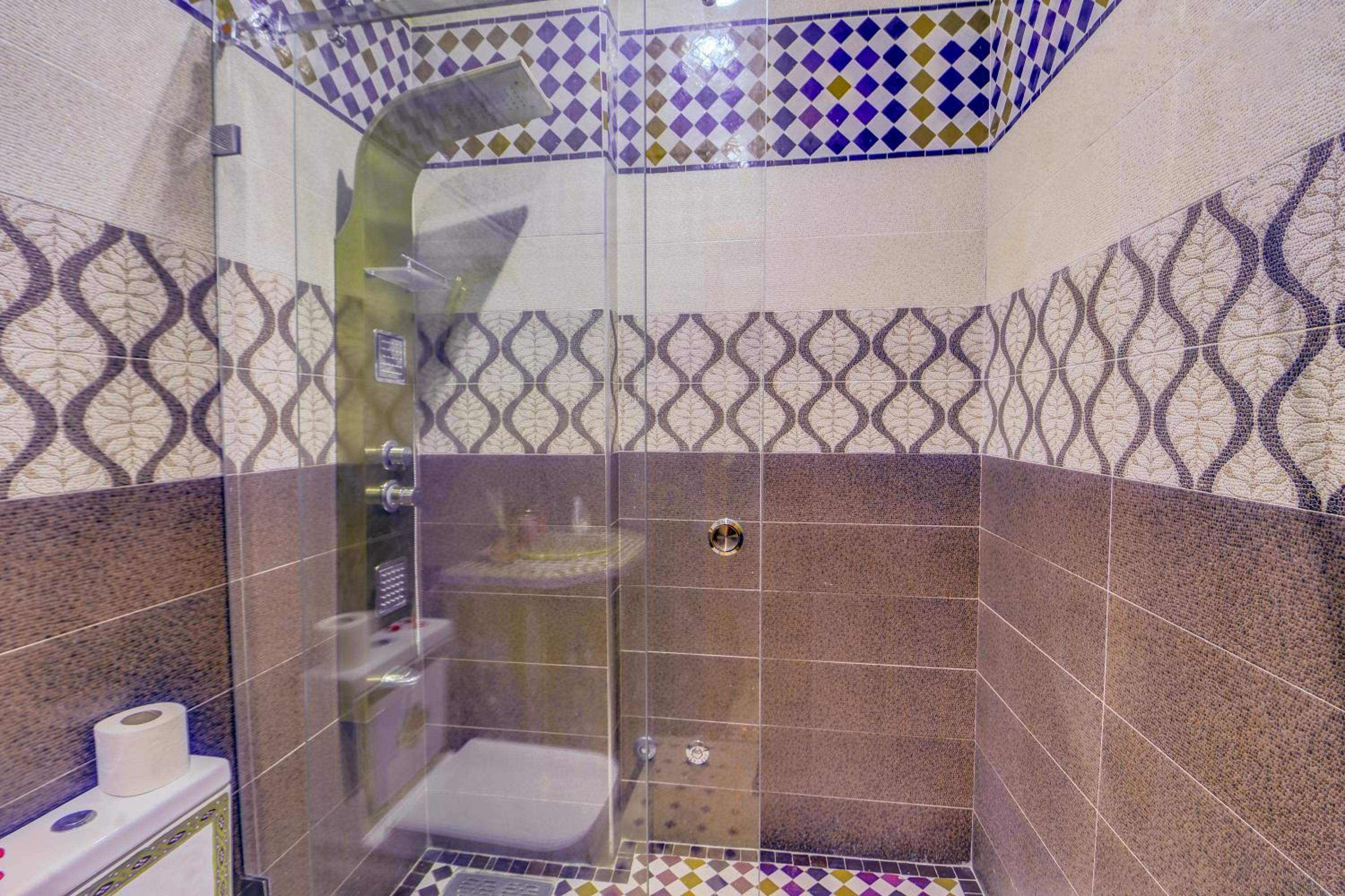 Executive Suite - Photo 14
