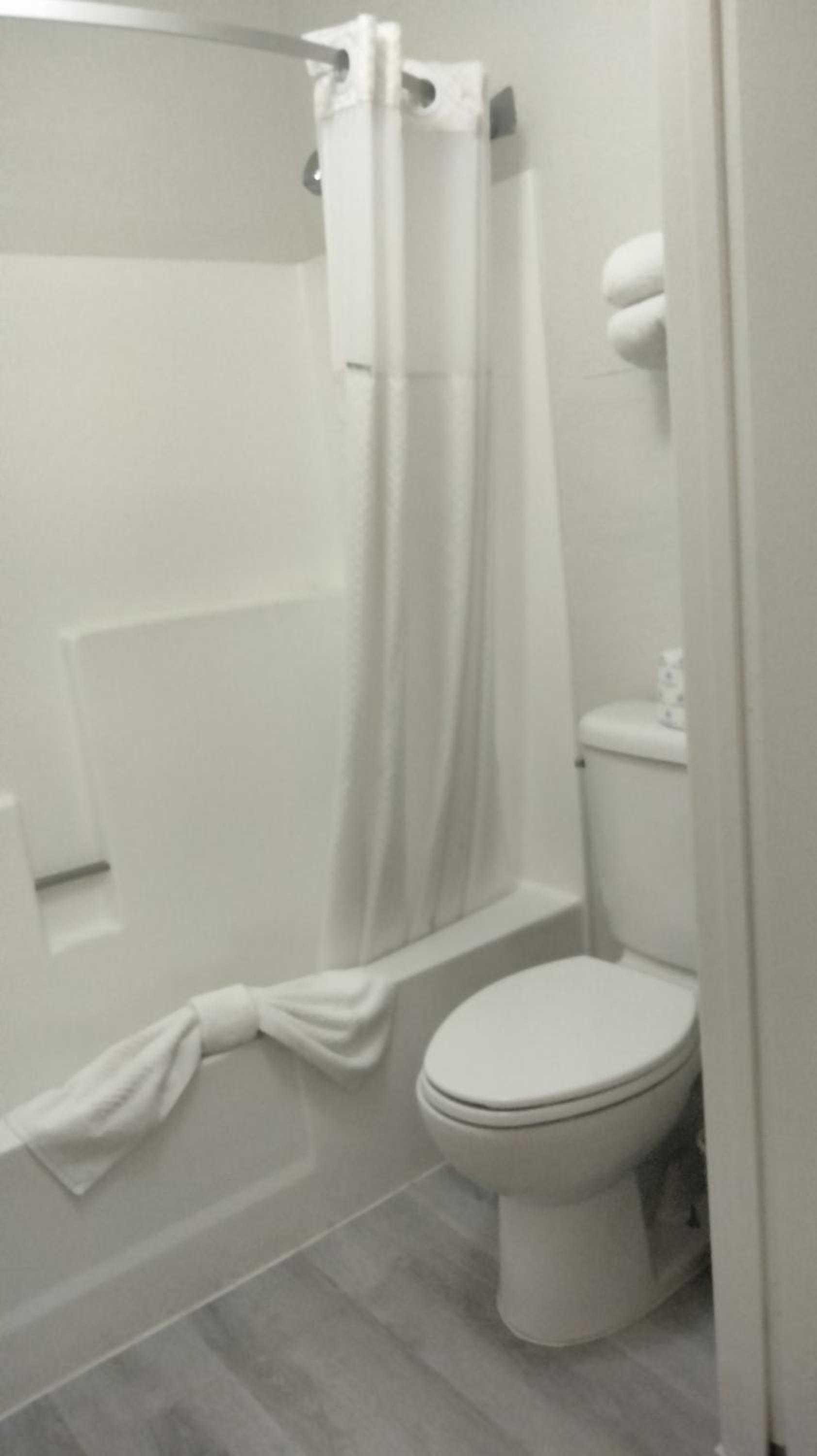 King Room - Non-Smoking - Photo 4