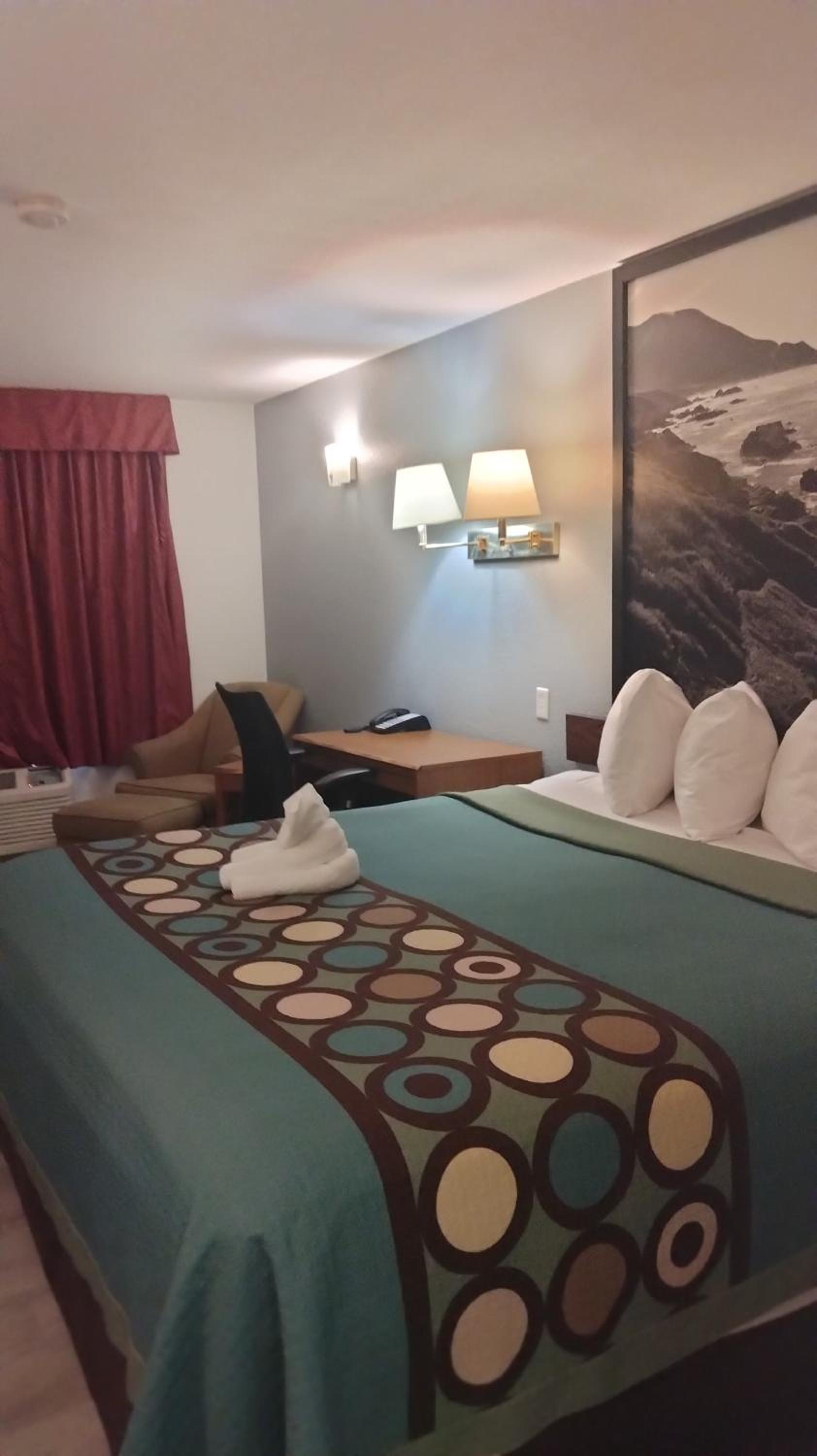 King Room - Non-Smoking - Photo 1