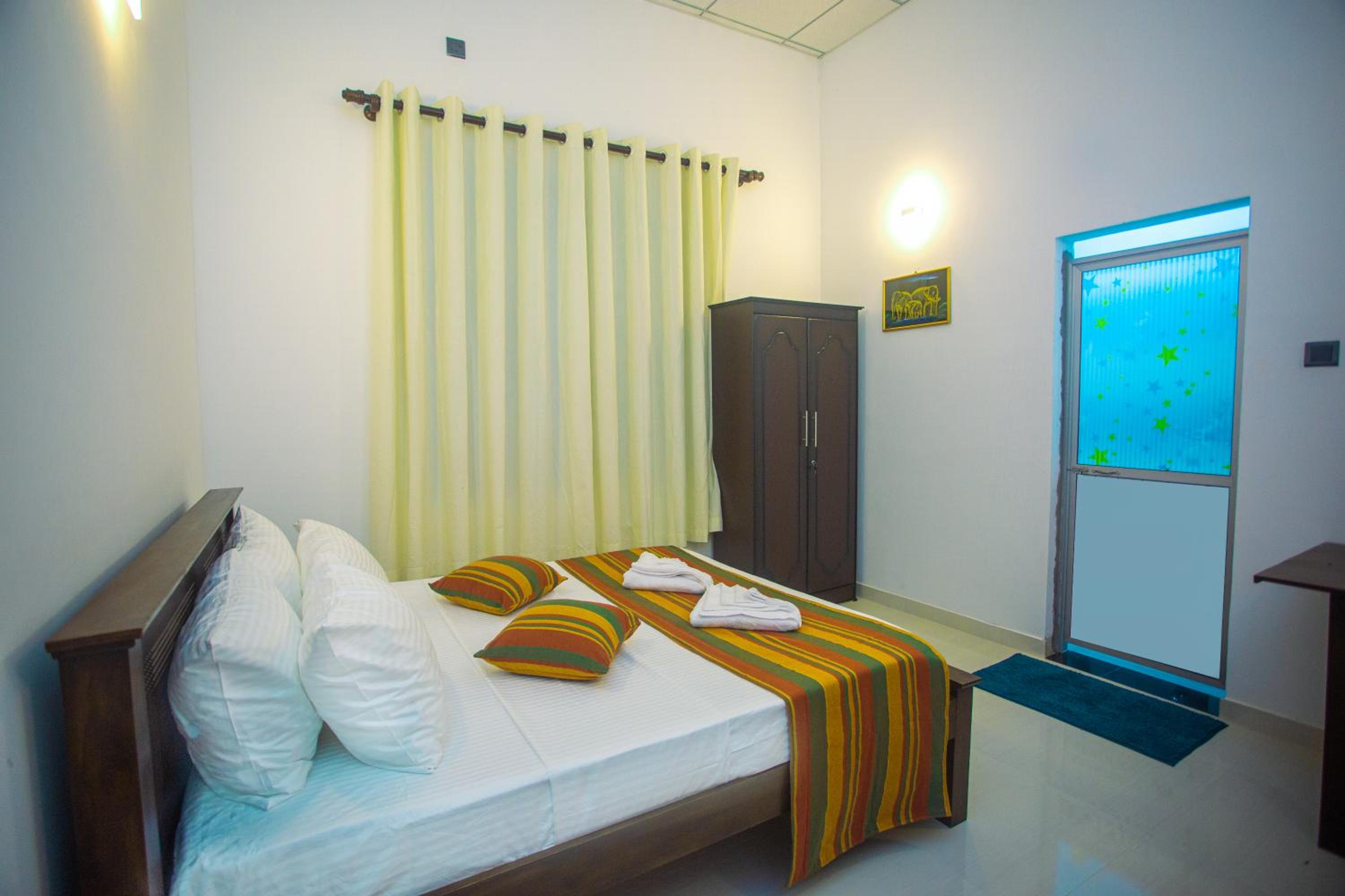 Deluxe King Room photo 2