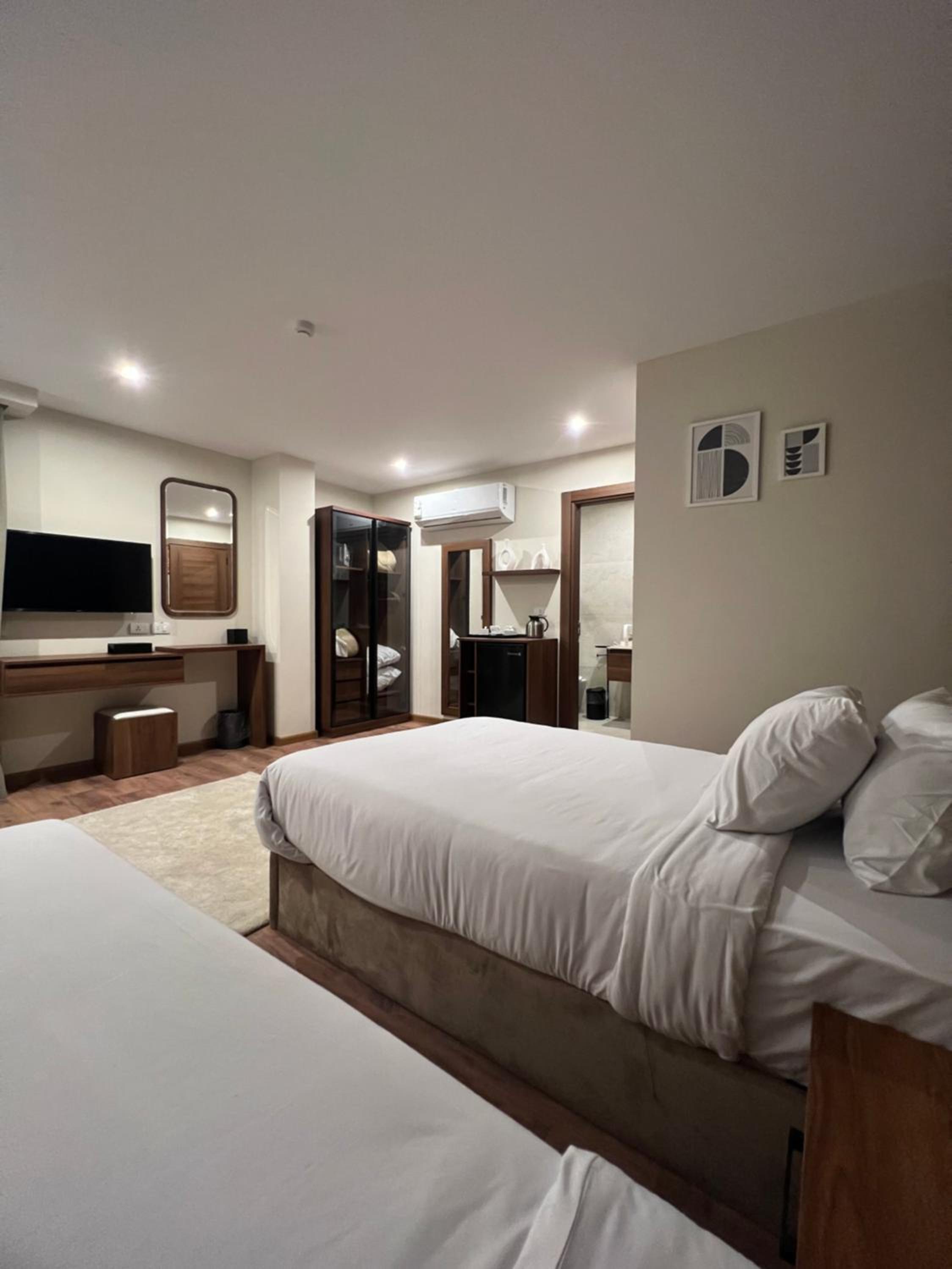 Deluxe Twin Room With Partial Pyramids View