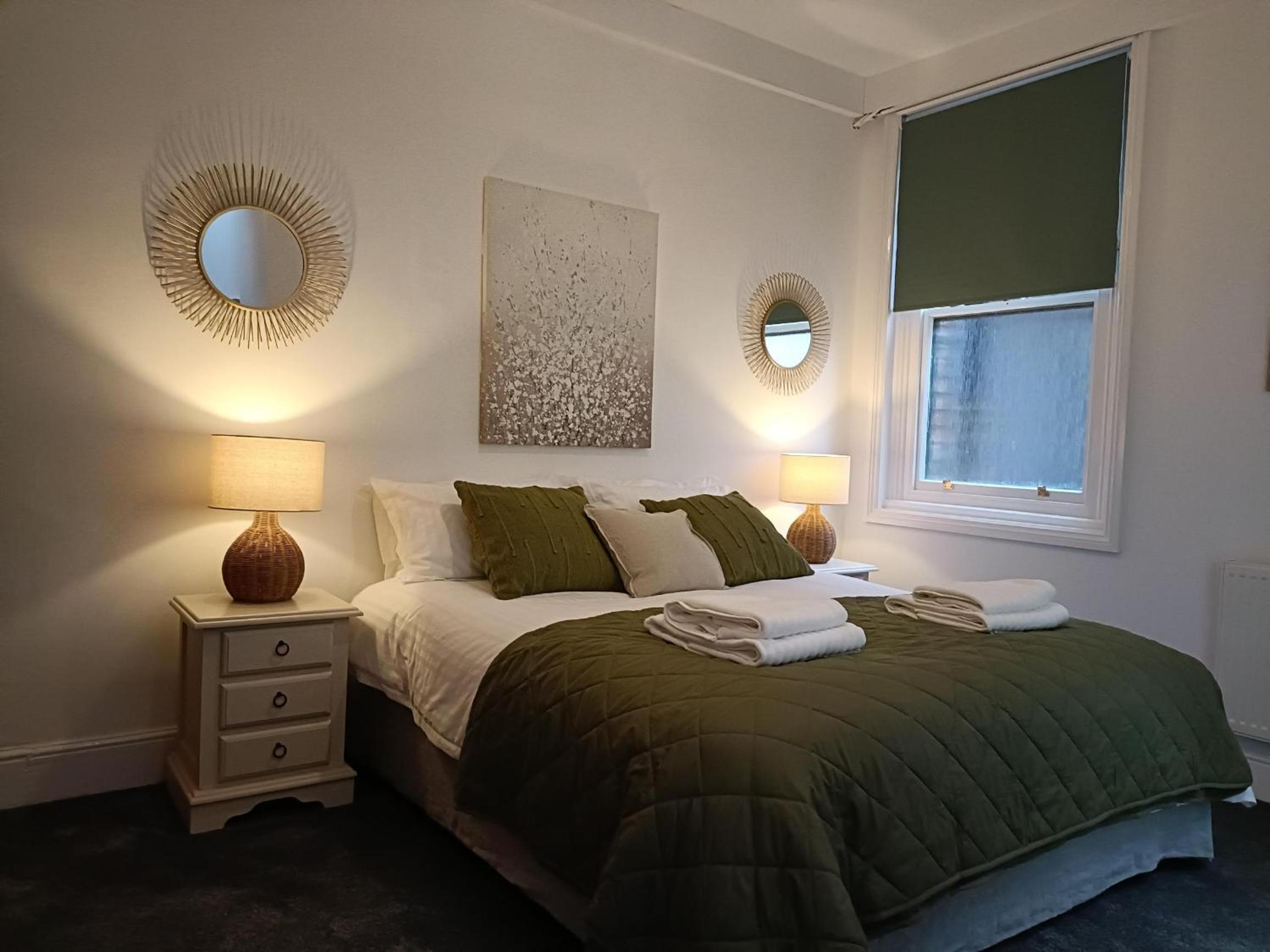 One-Bedroom Apartment photo 1