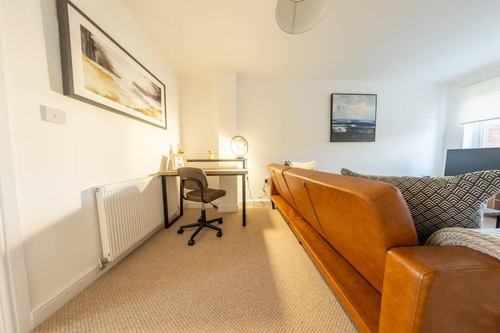 Three-Bedroom House photo 3