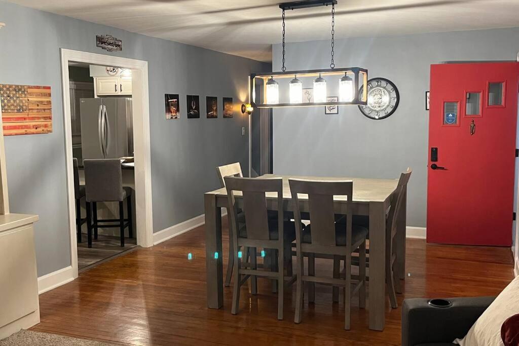 Three-Bedroom House photo 2