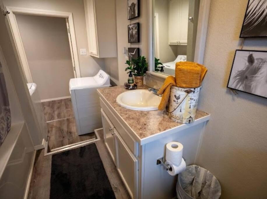 Three-Bedroom House photo 3