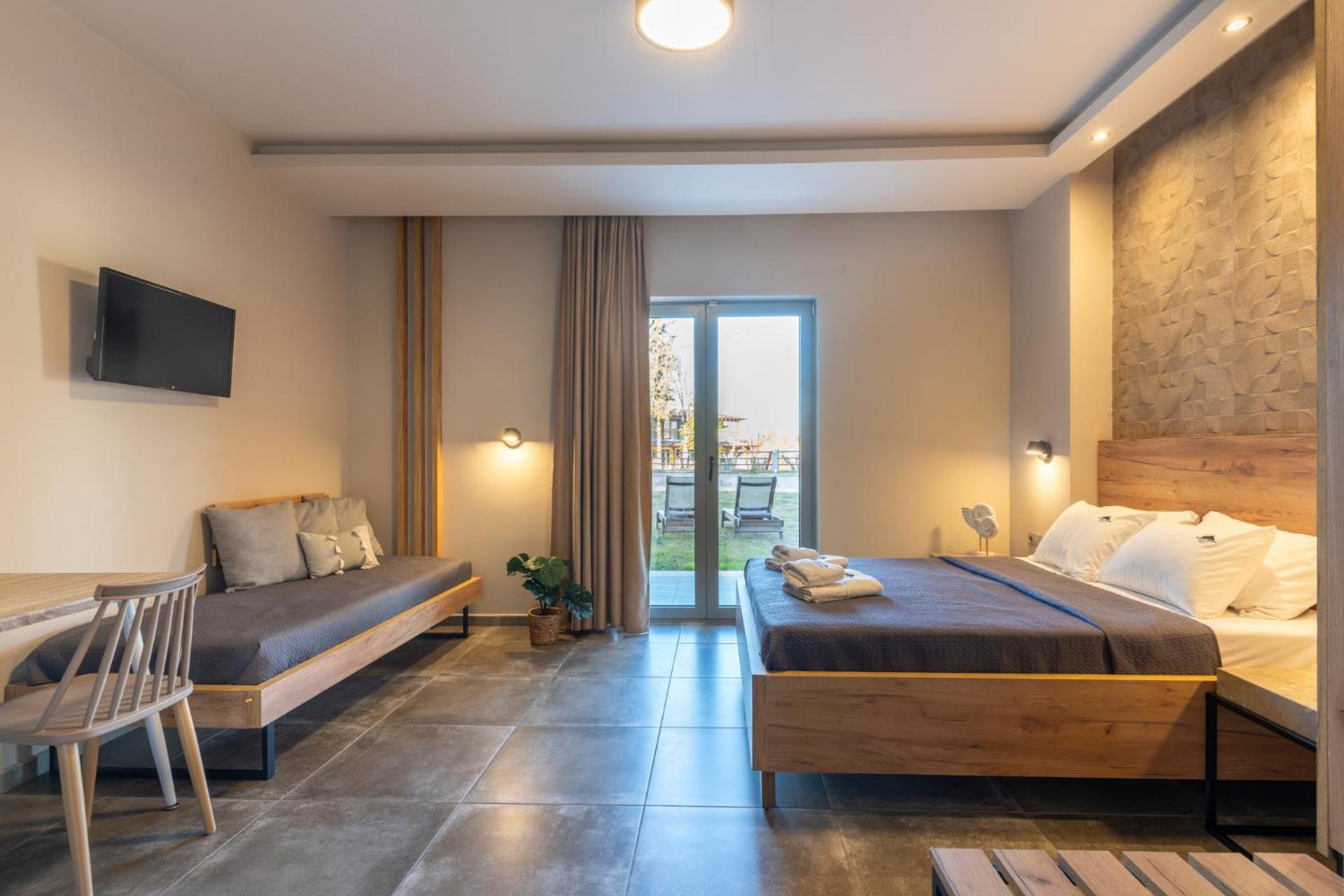 Deluxe Triple Room - Photo 9