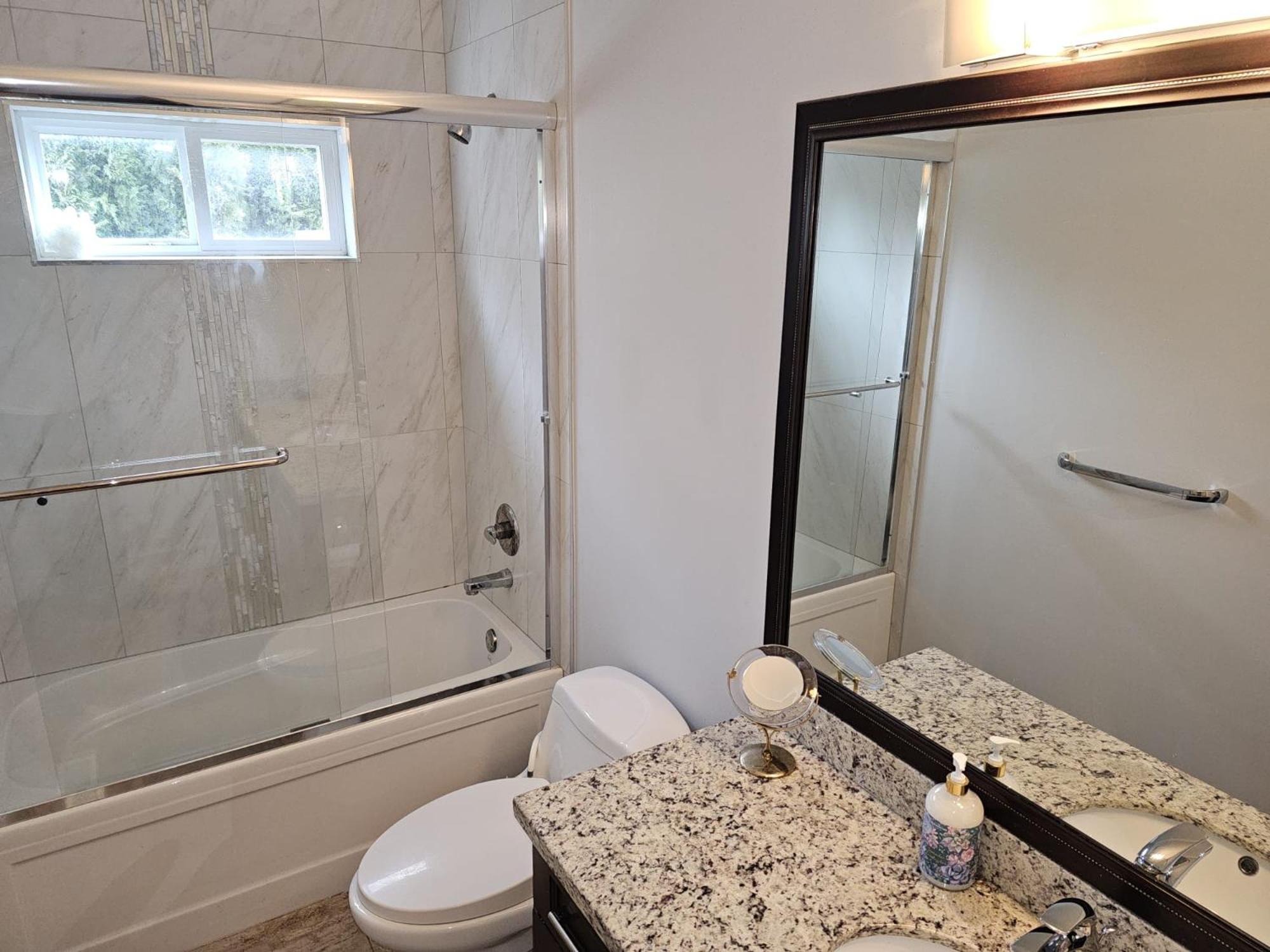 Deluxe King Room photo 2