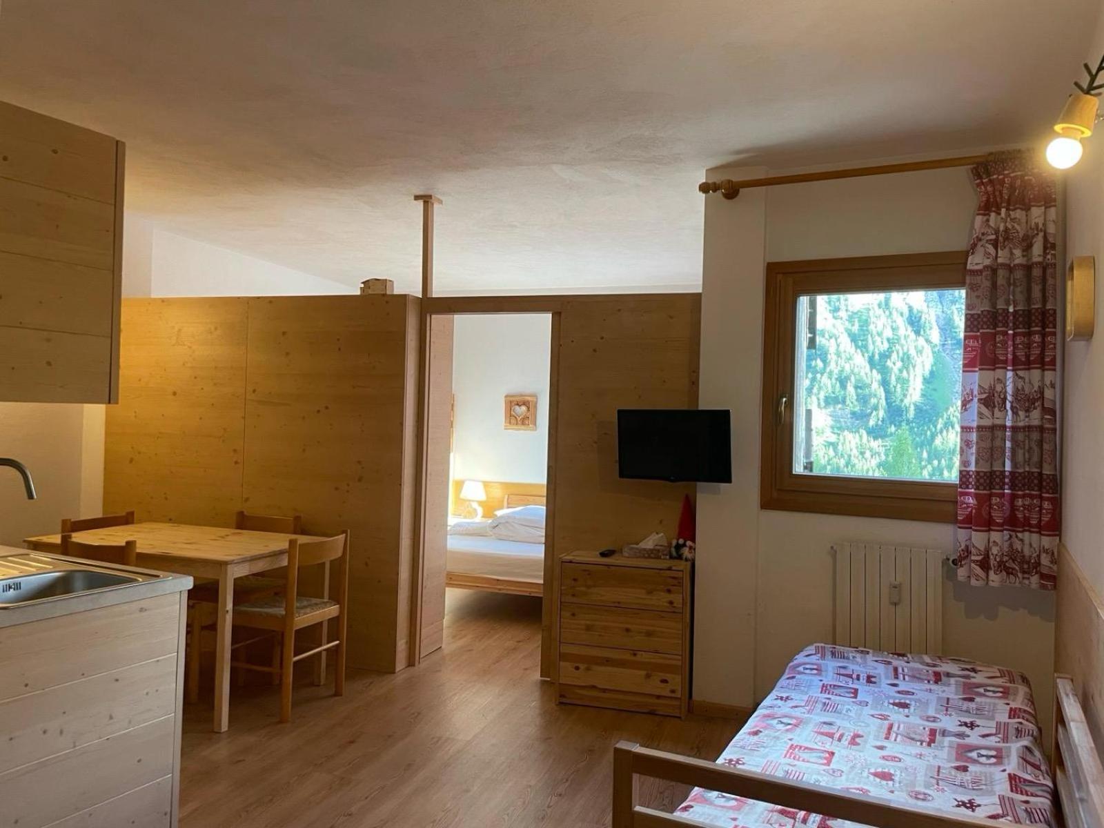 Apartment with Mountain View photo 2