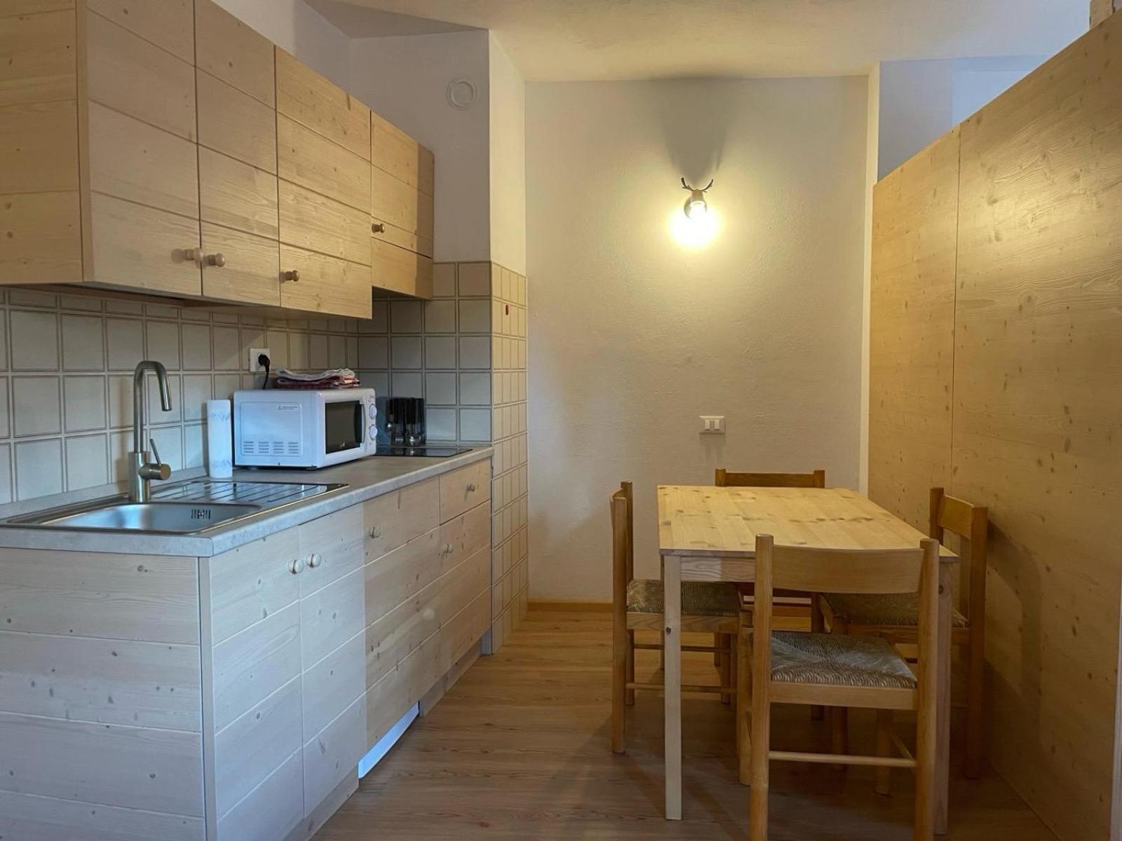 Apartment with Mountain View photo 3