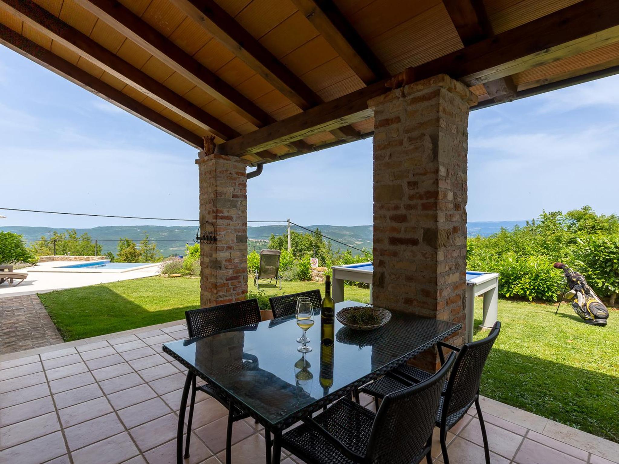 Villa photo 3