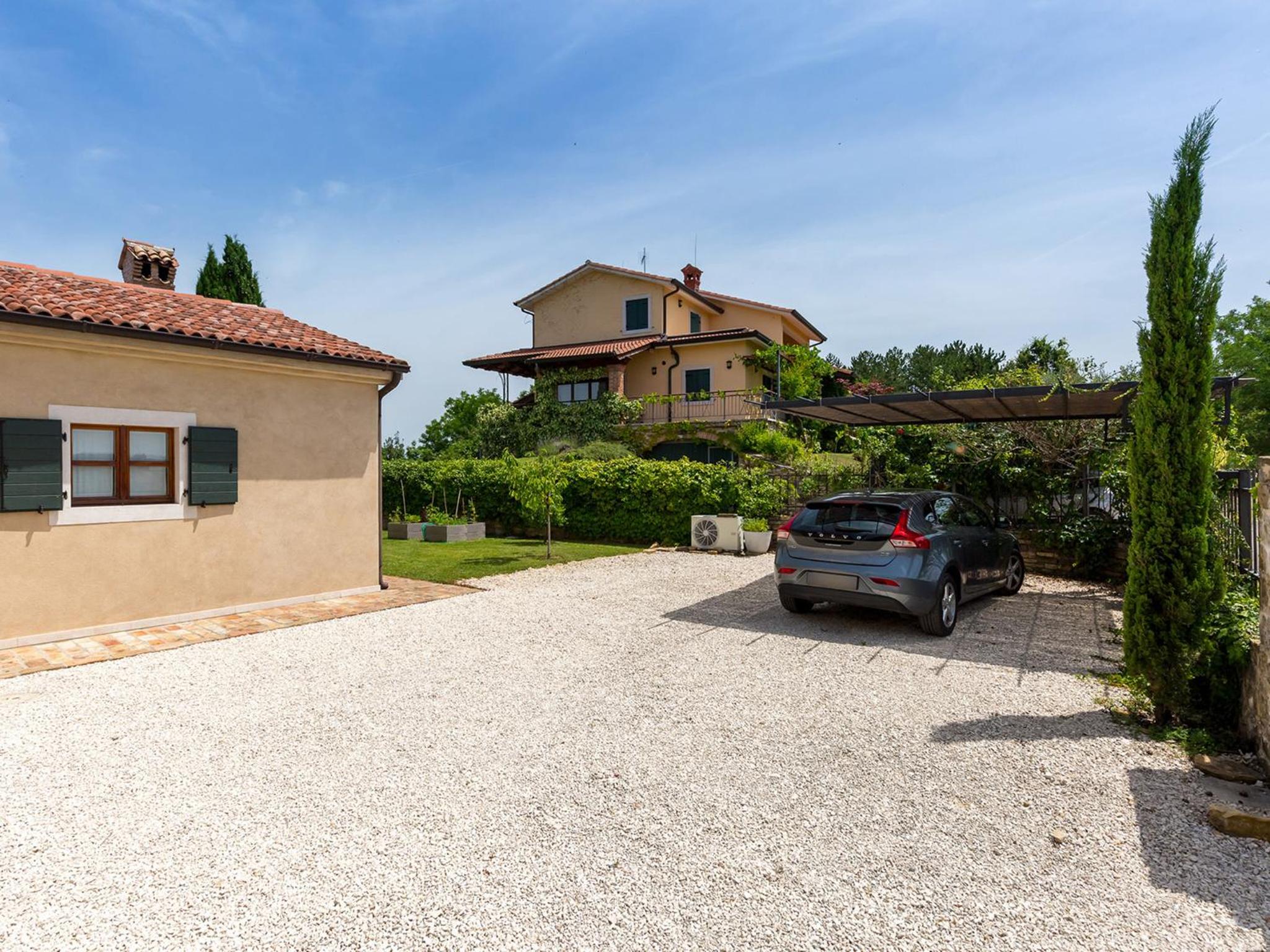 Villa photo 1