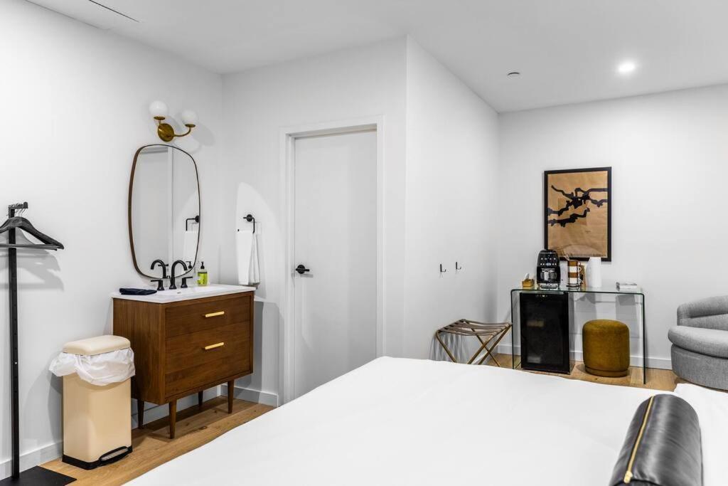 Standard King Room photo 1