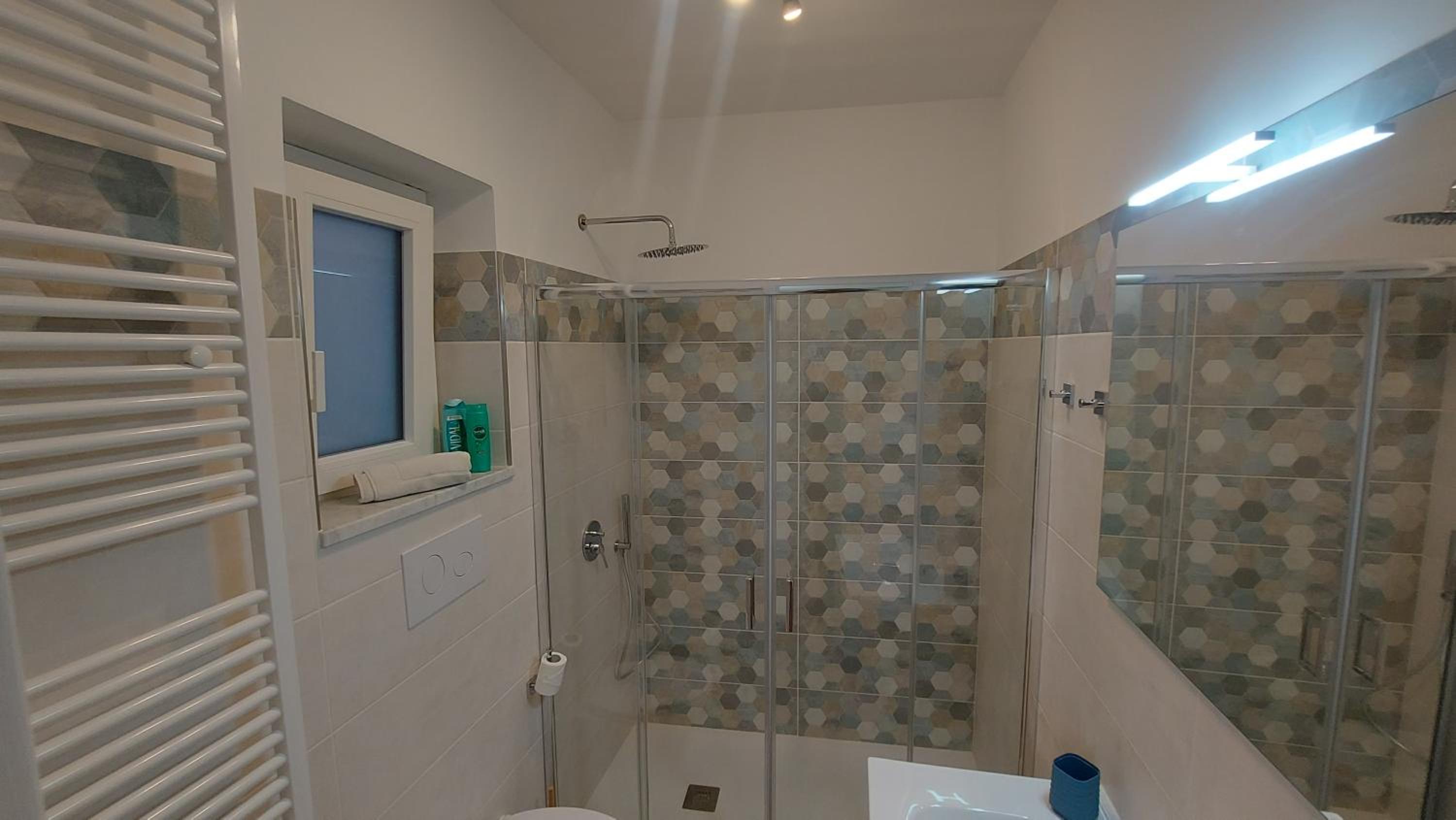 One-Bedroom House - Photo 19