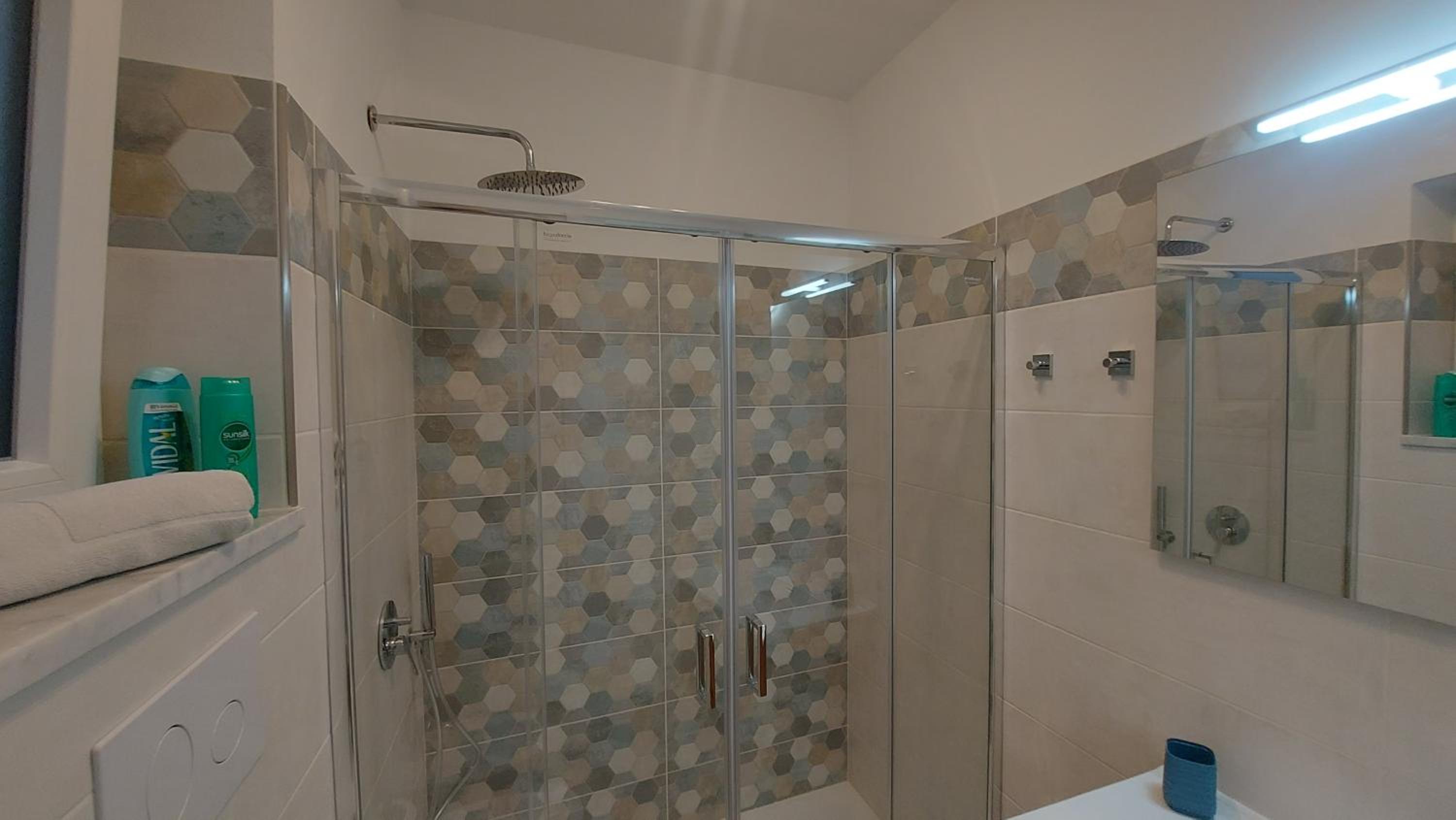 One-Bedroom House - Photo 23