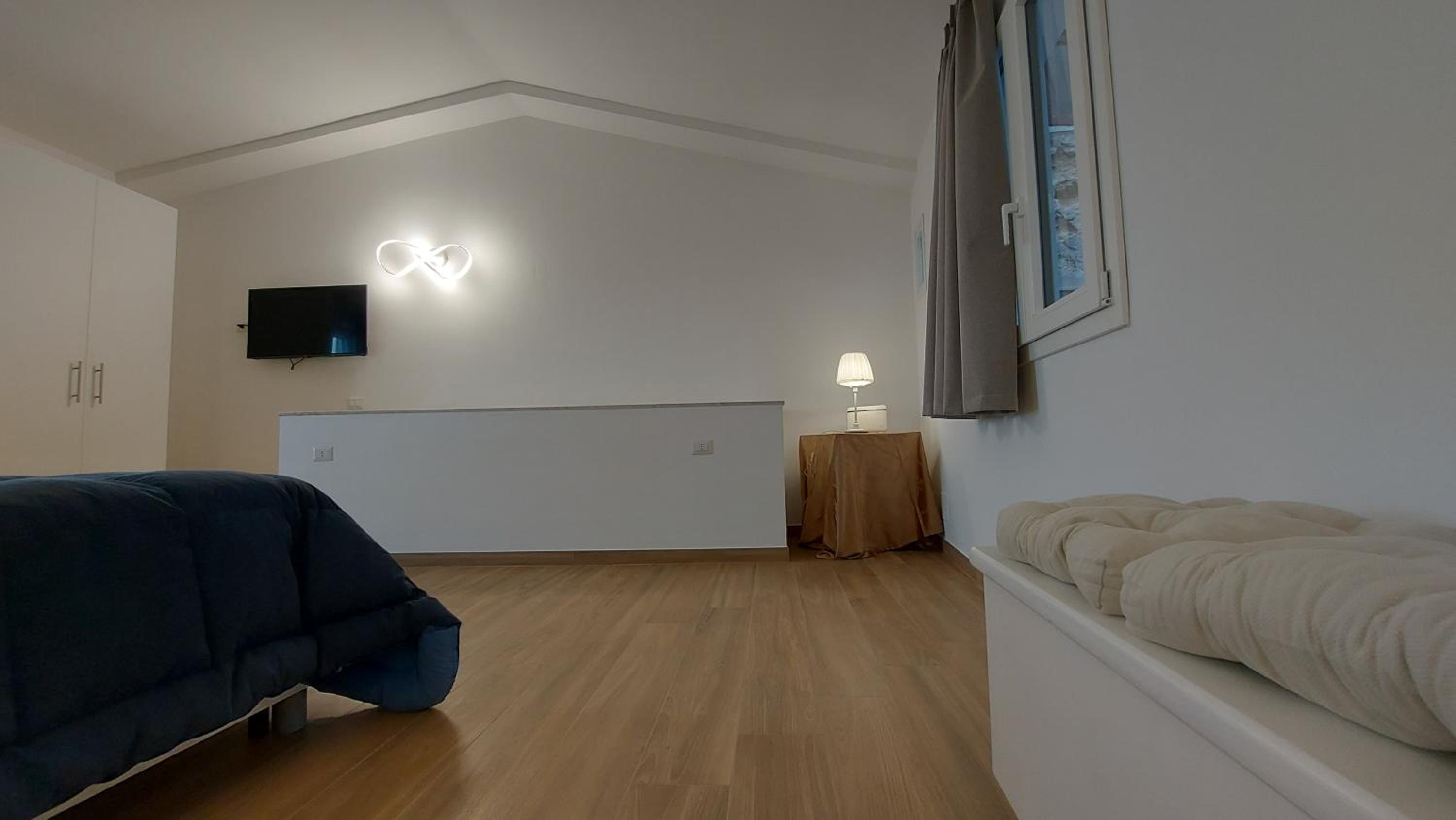 One-Bedroom House - Photo 10