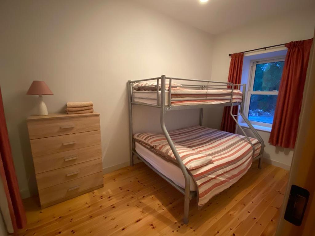 Two-Bedroom House - Photo 2