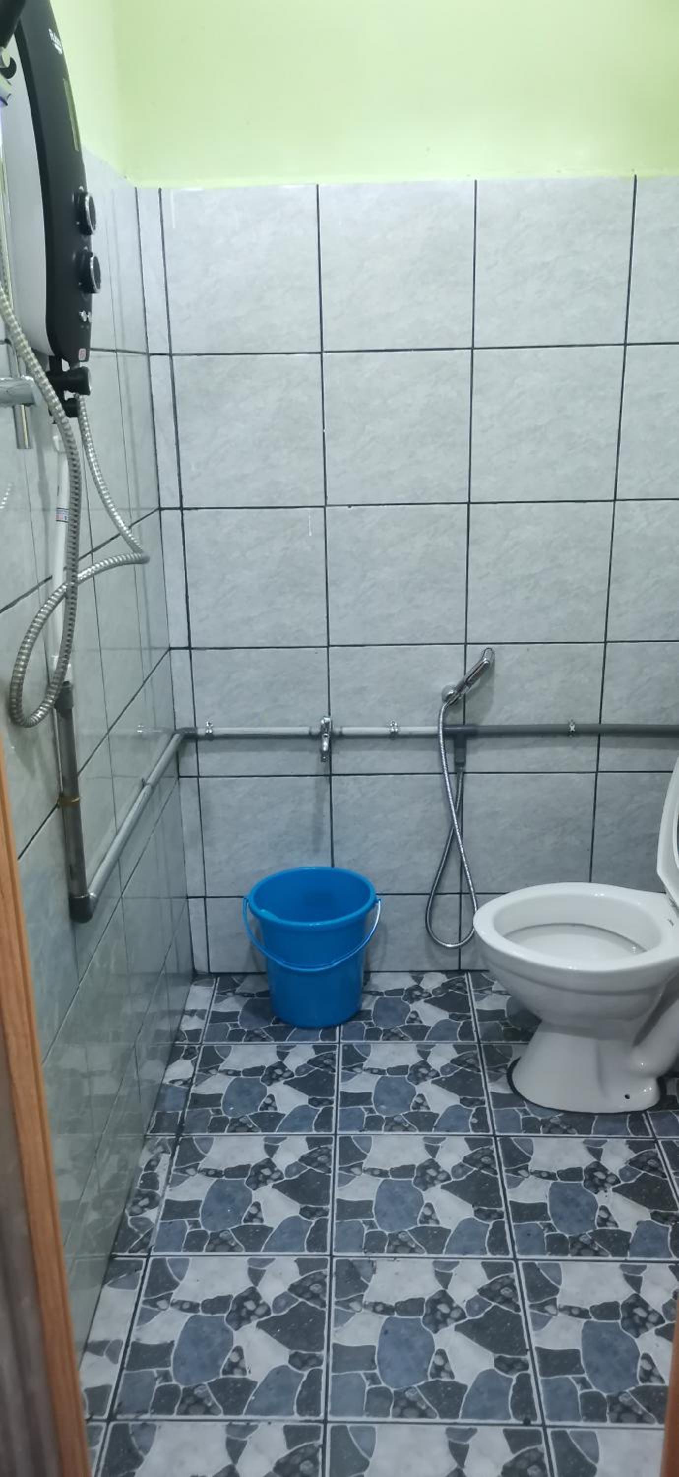 Family Room with Bathroom photo 1