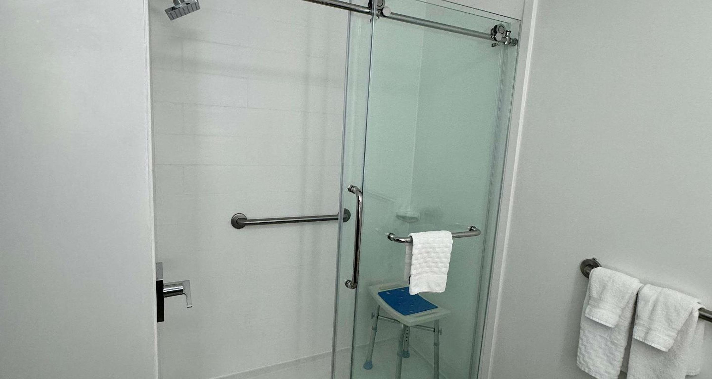 Queen Room with Sofa and Roll-In Shower - Disability Access/Non-Smoking - Photo 3