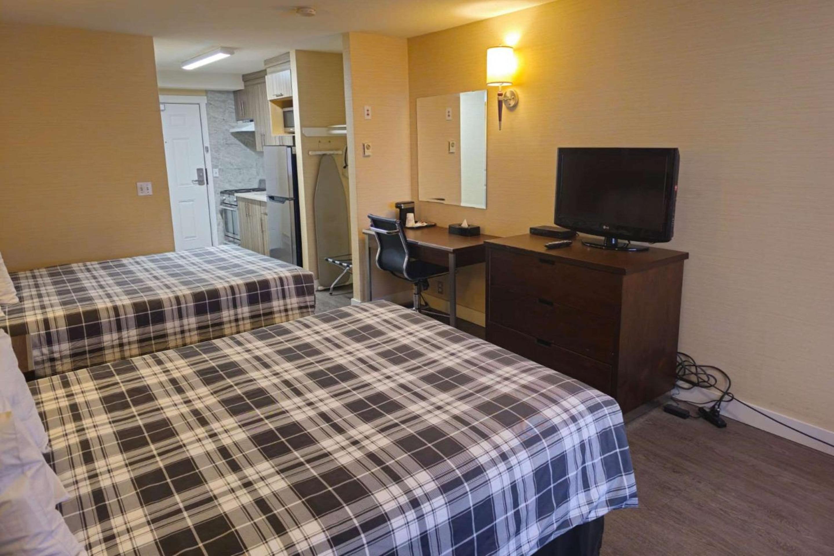 Efficiency Suite with Two Queen Beds - Non-Smoking - Photo 2