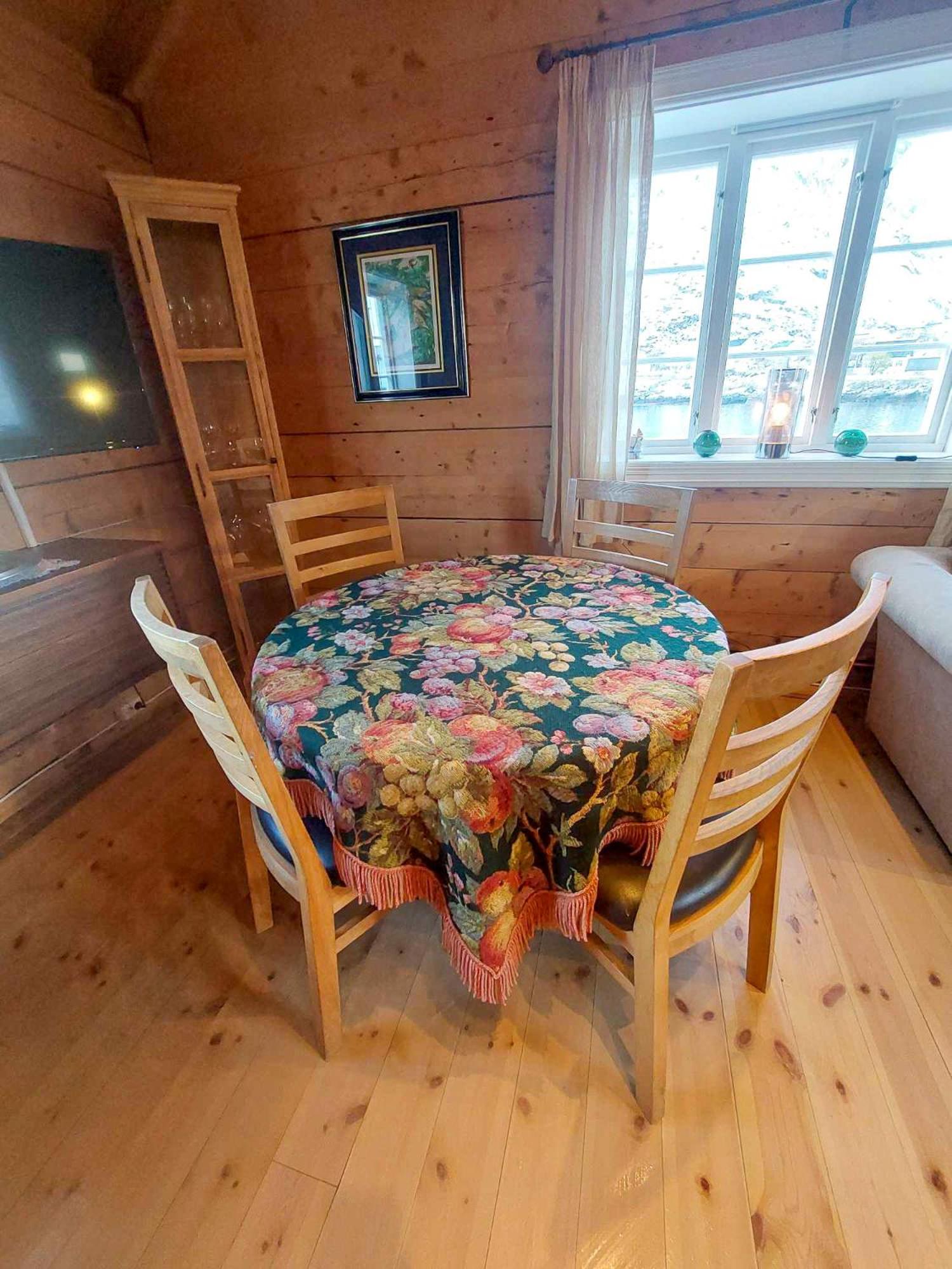 Two-Bedroom House - Aronbua - Photo 3