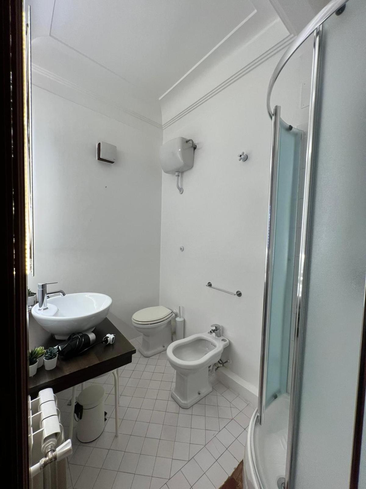 Double Room with Balcony - Photo 2