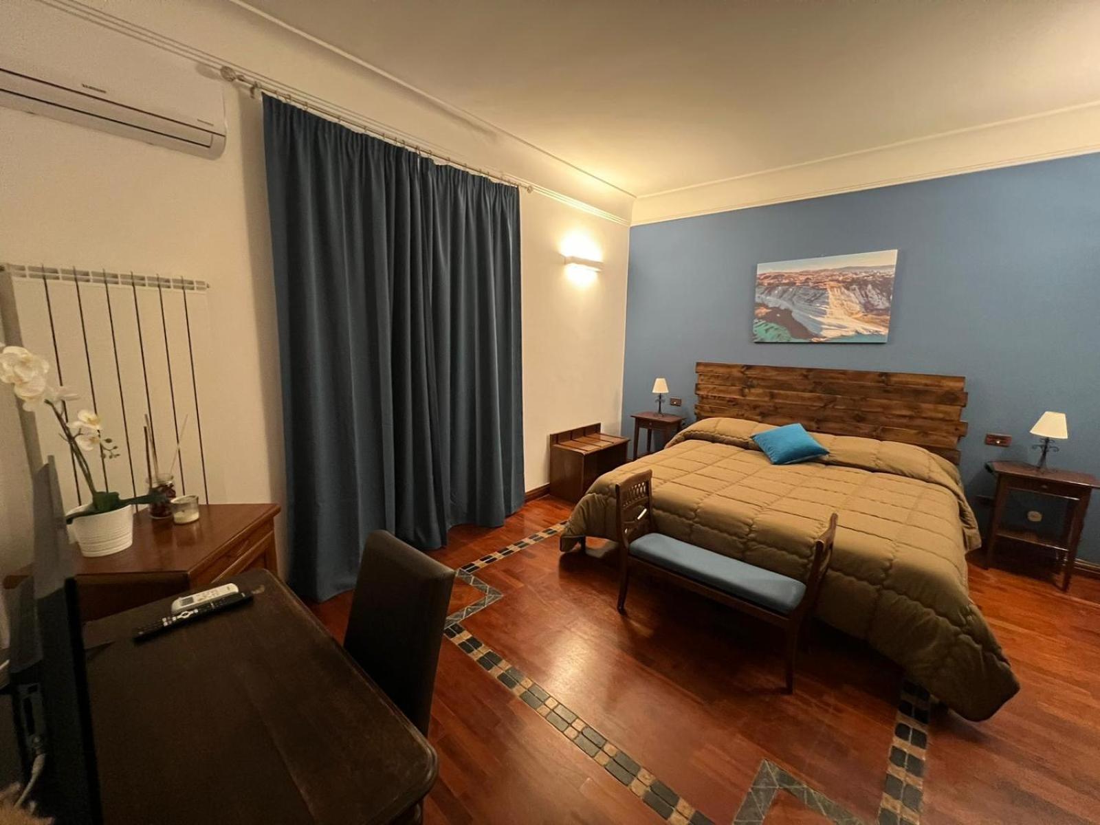 Double Room with Balcony - Photo 1