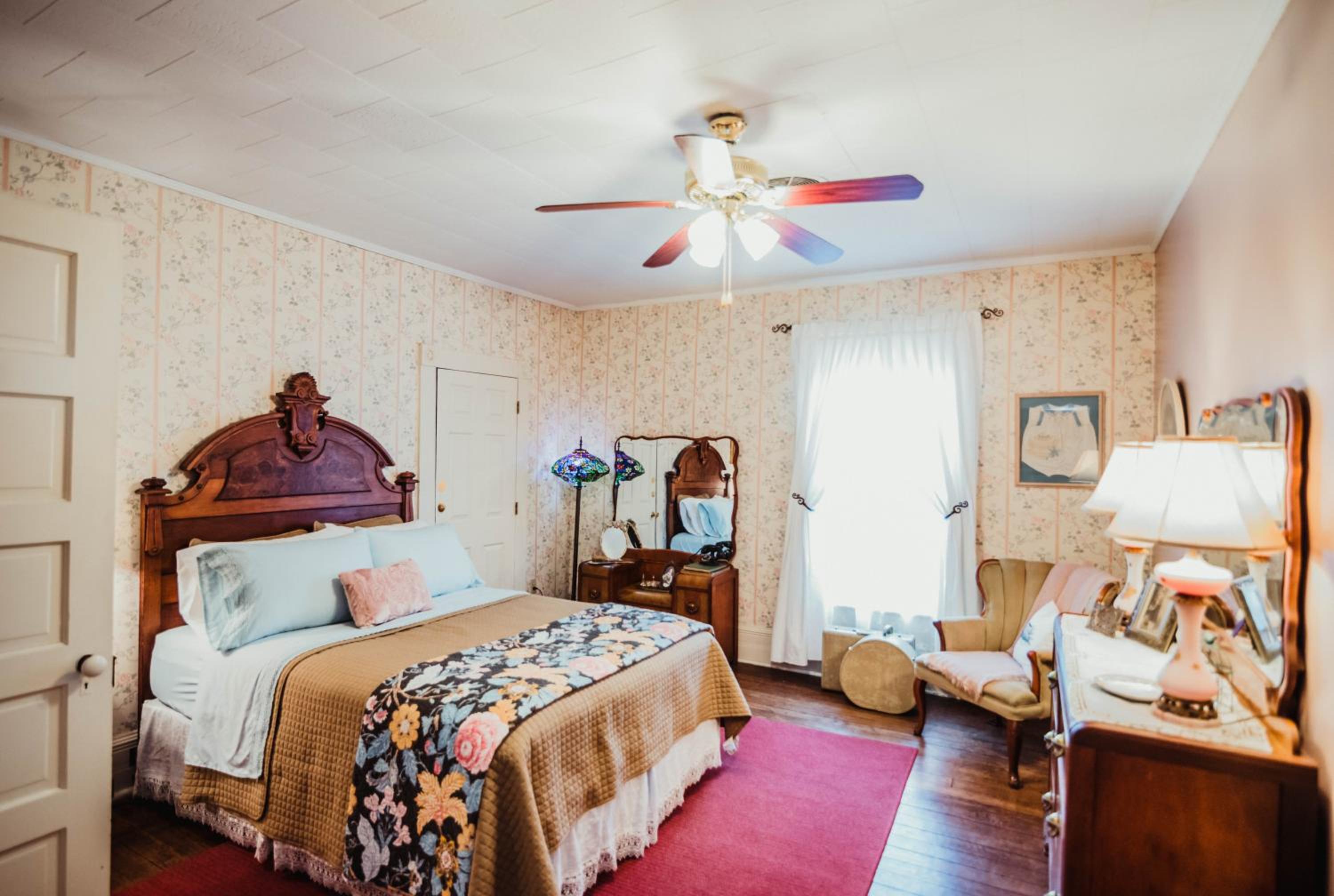 Queen Room photo 1