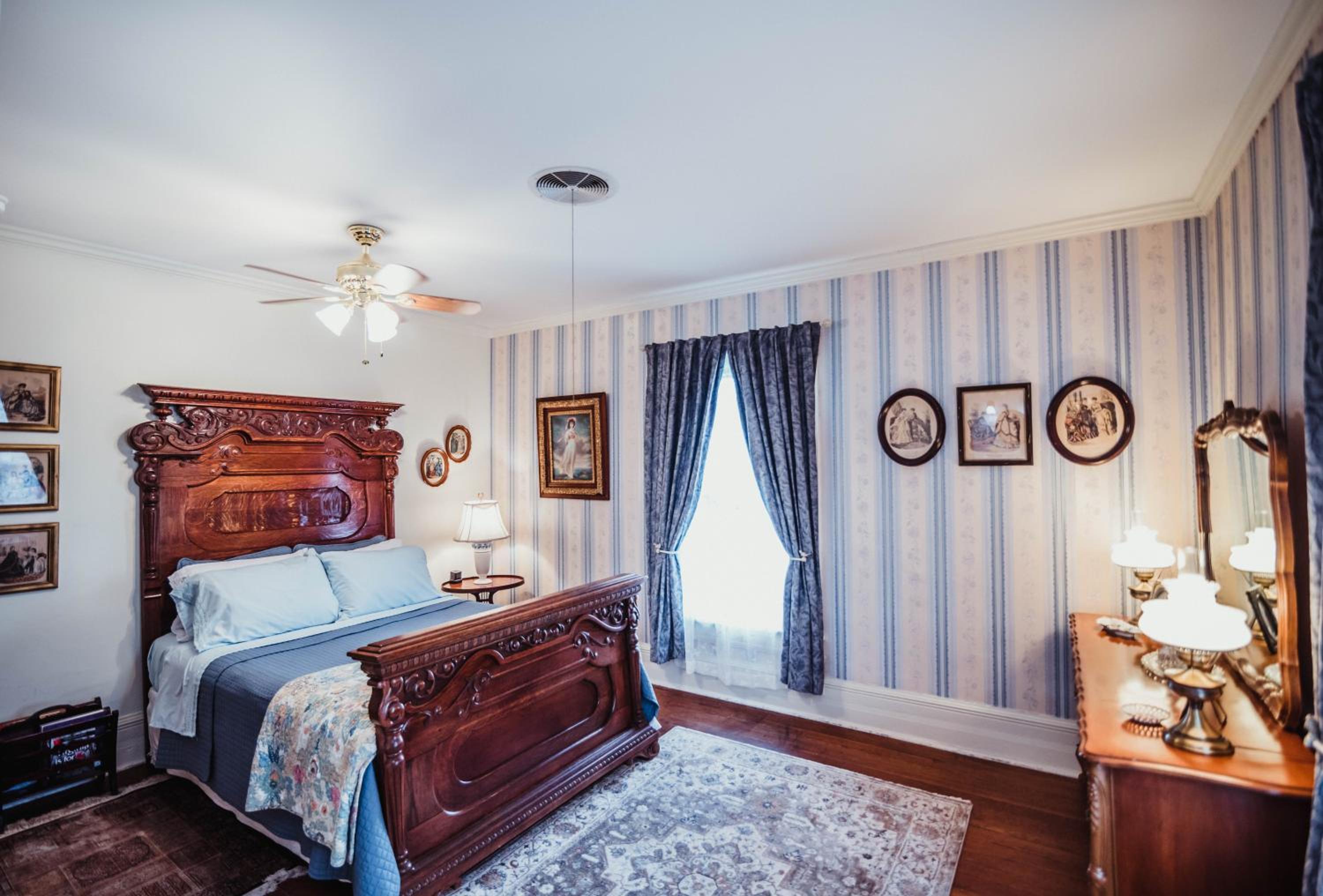 Deluxe Family Room photo 1