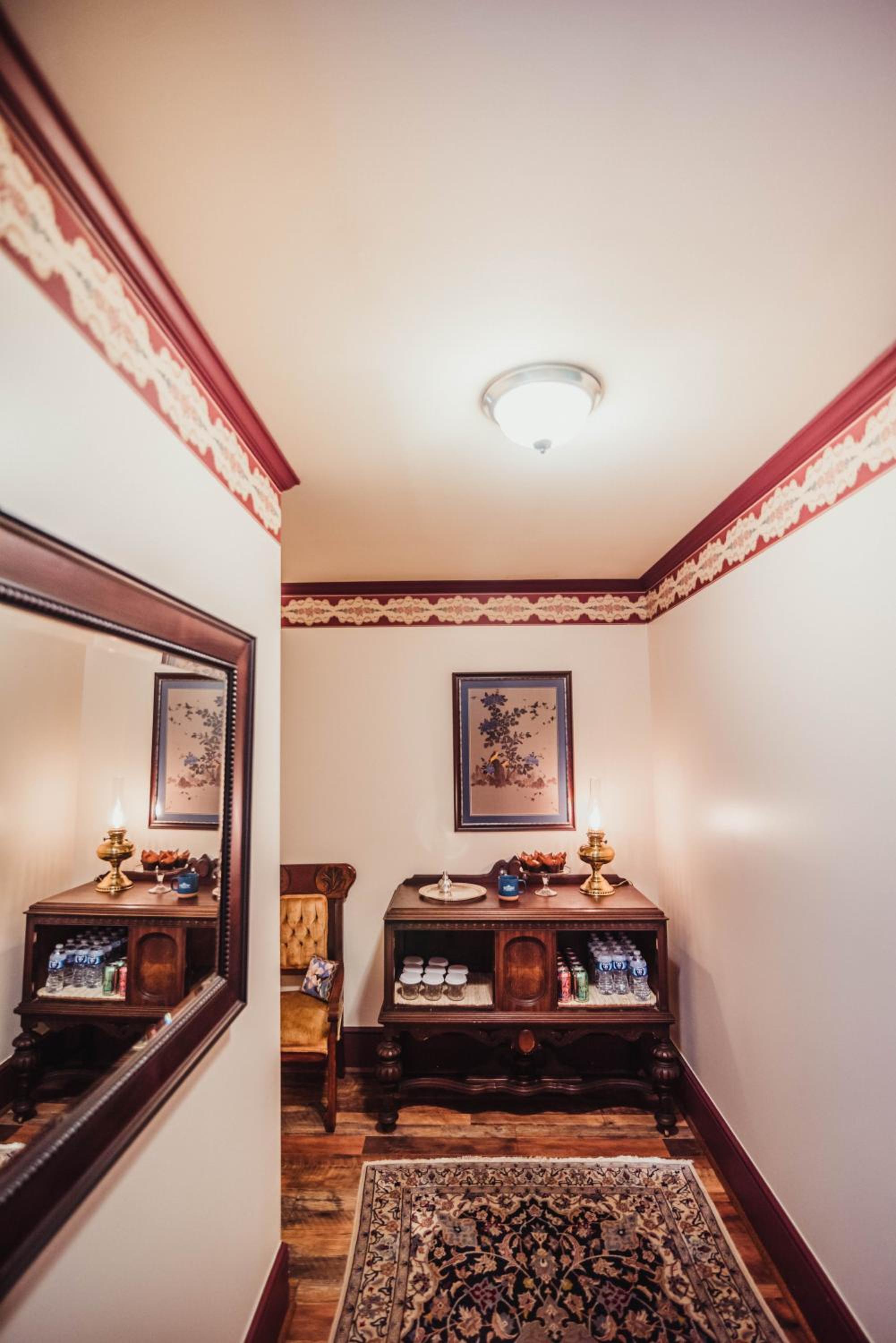Queen Room photo 2