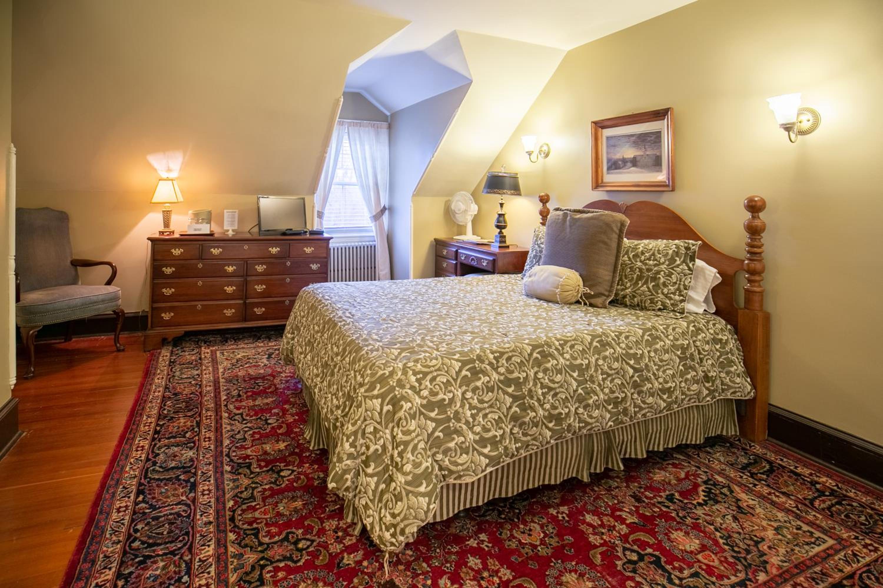 30 Creekview Room photo 1