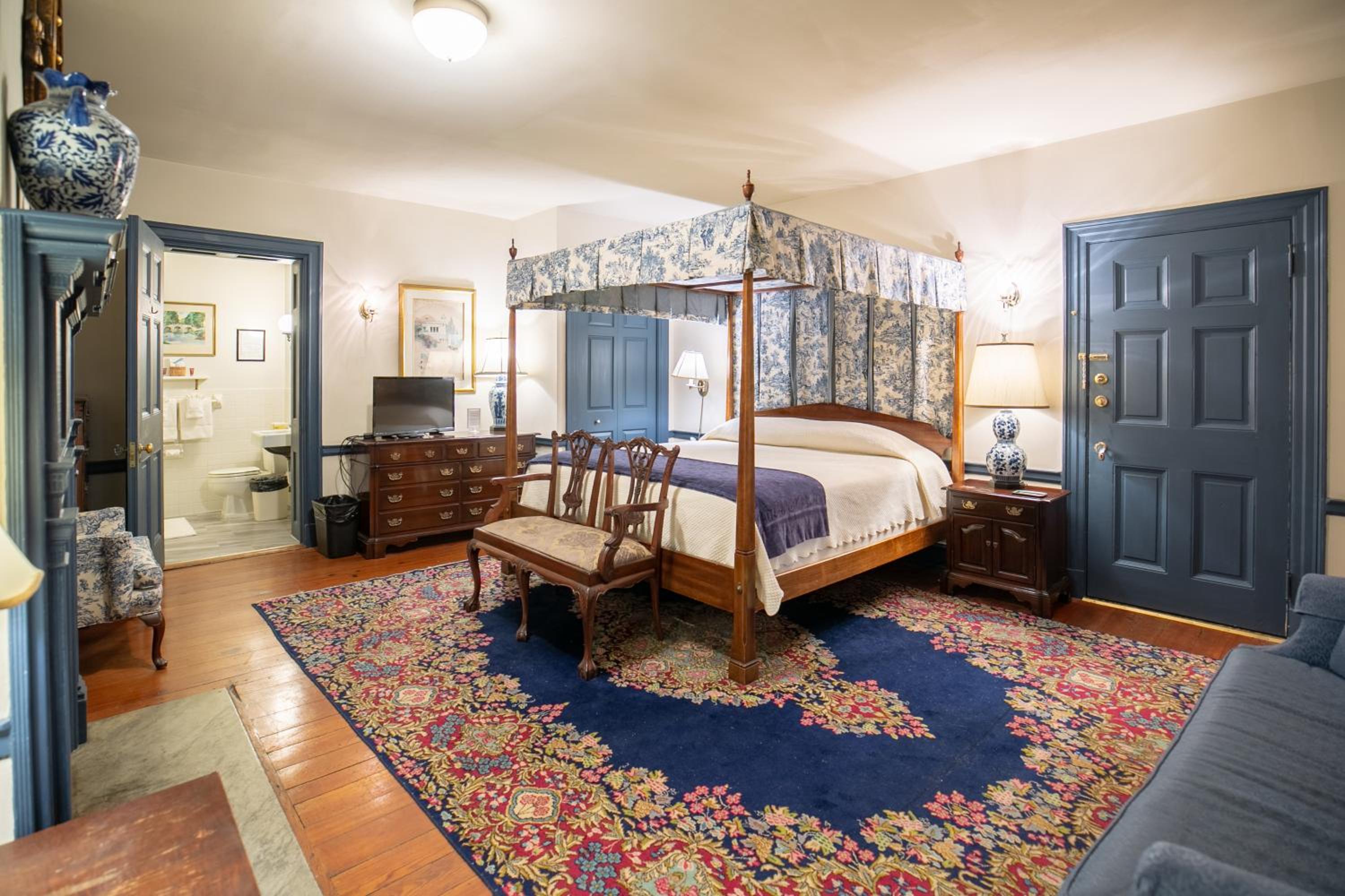 Deluxe King Room photo 2