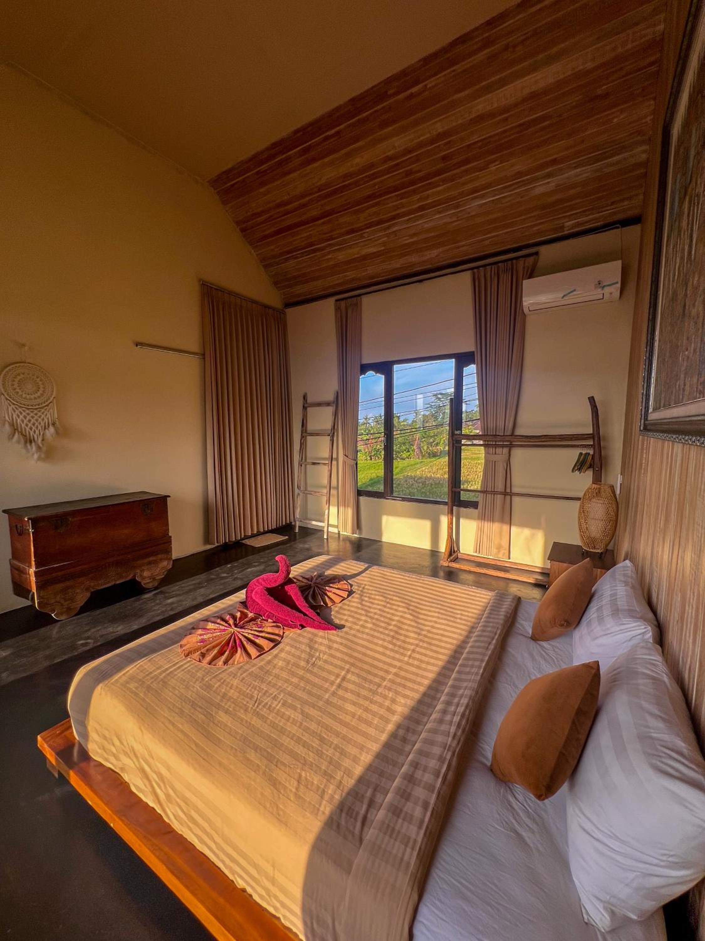 Standard King Room - Photo 10