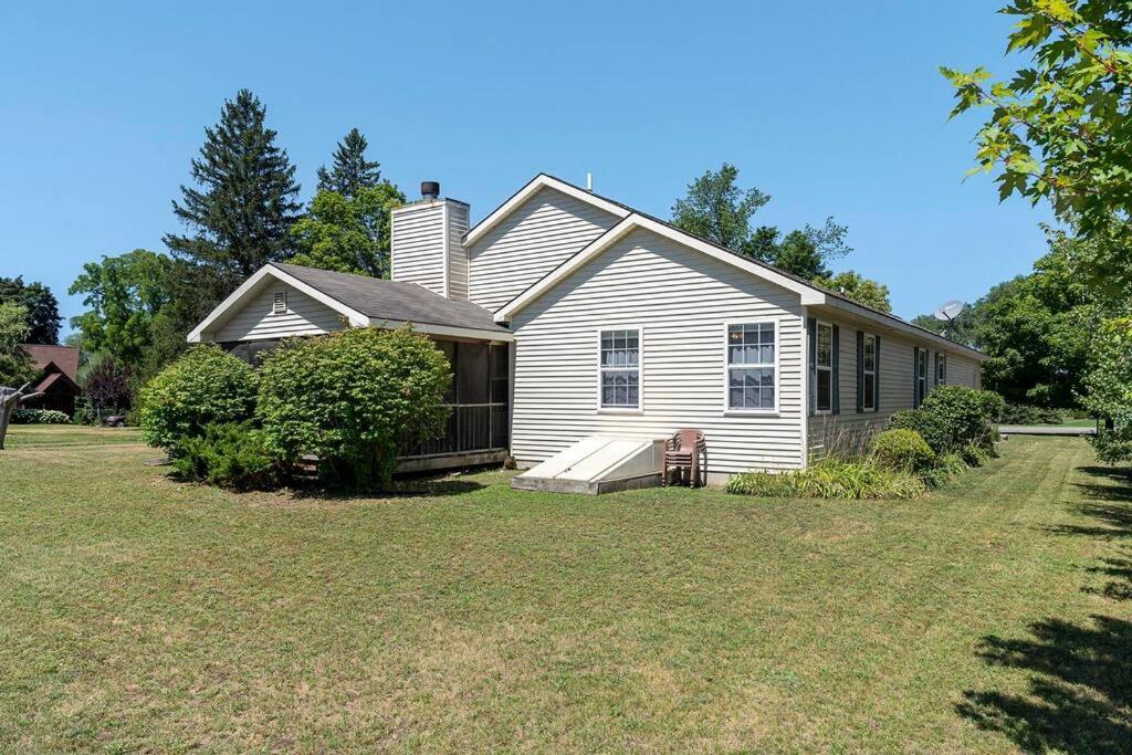 Four-Bedroom House photo 2