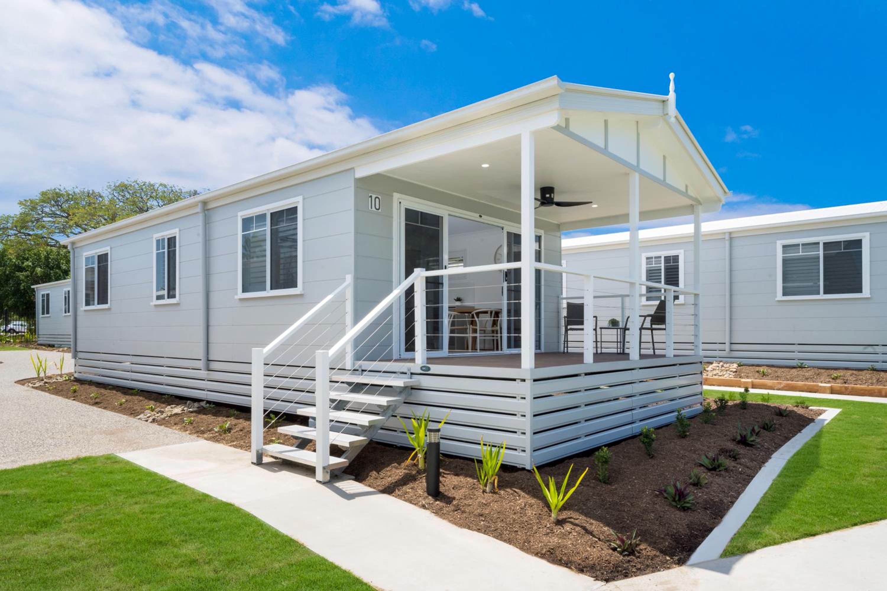 Two-Bedroom Deluxe Bungalow - Photo 2