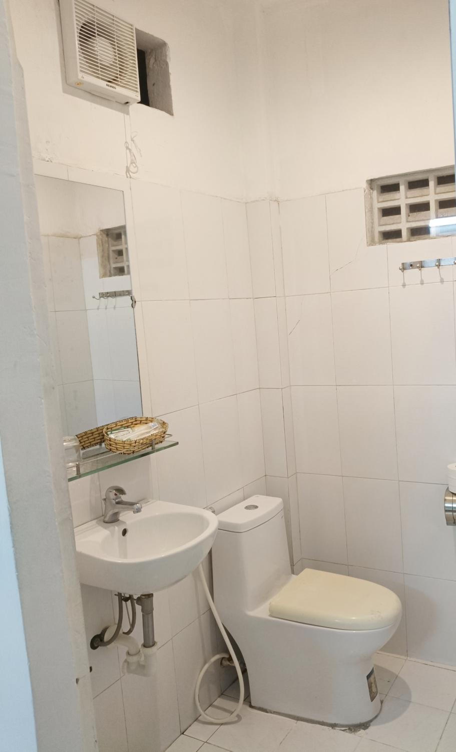 Large Double Room - Photo 3