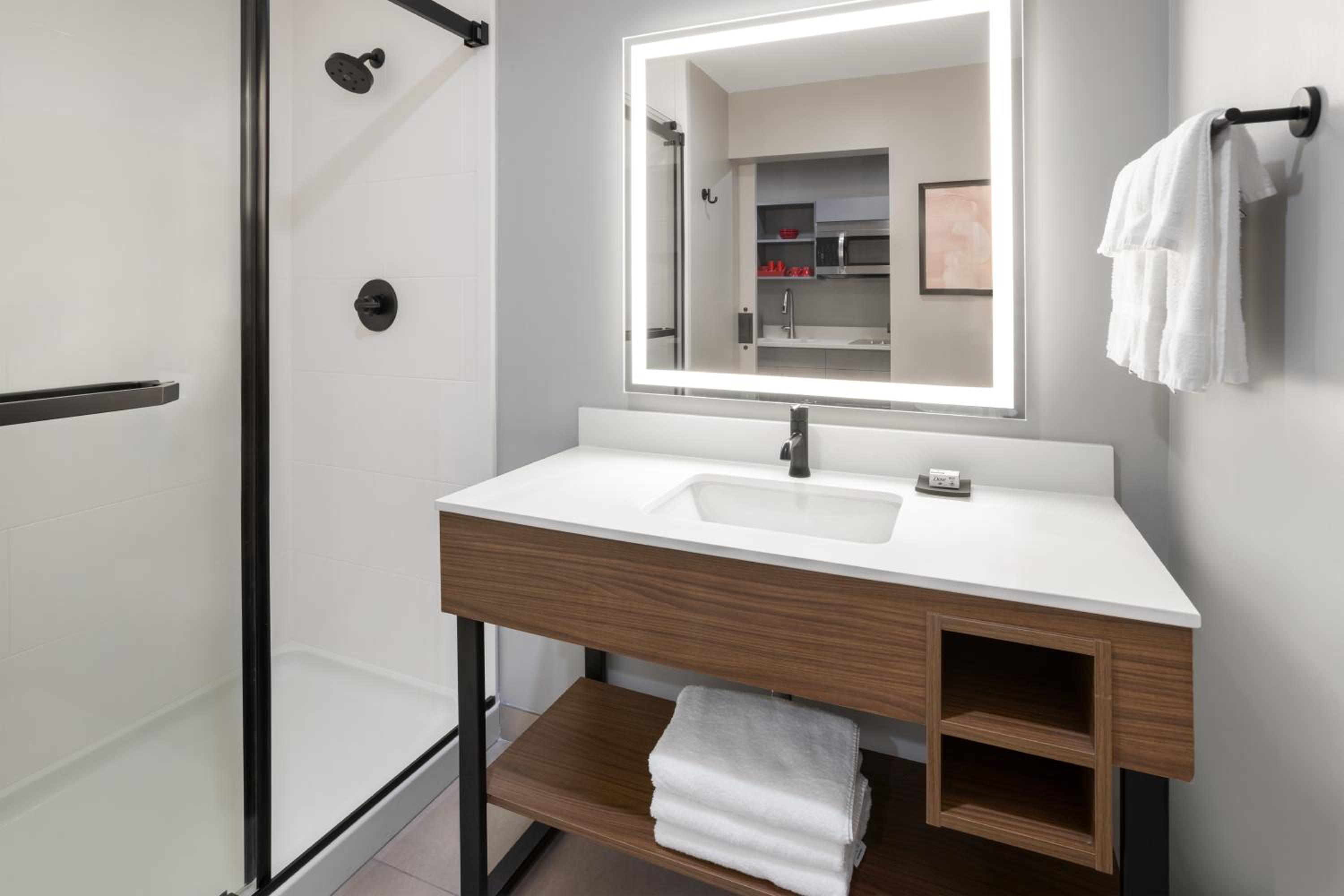 Suite with Two Queen Beds - Non-Smoking - Photo 4