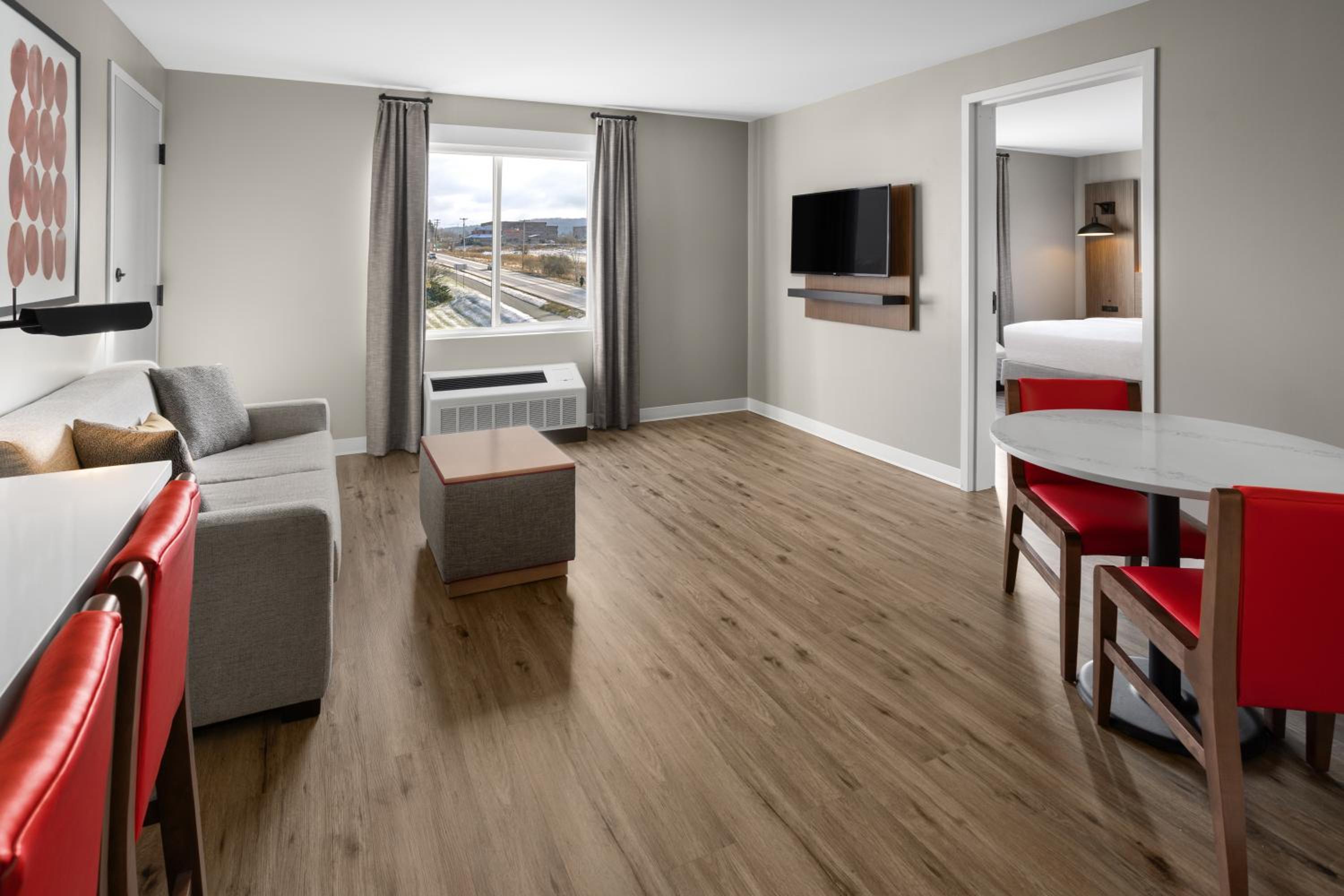 One-Bedroom King Suite, Non-Smoking - Photo 3