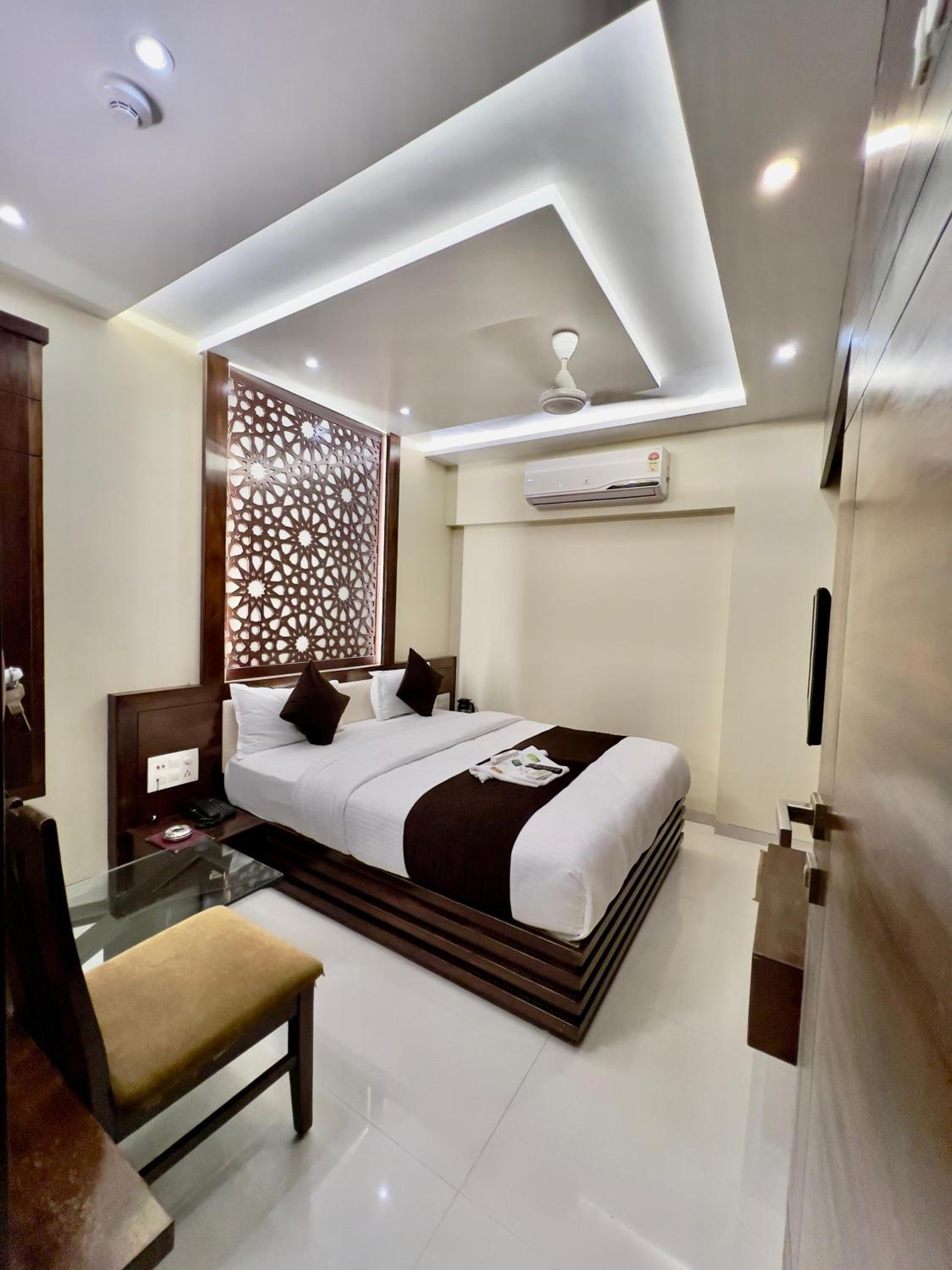 Executive Suite - Photo 3