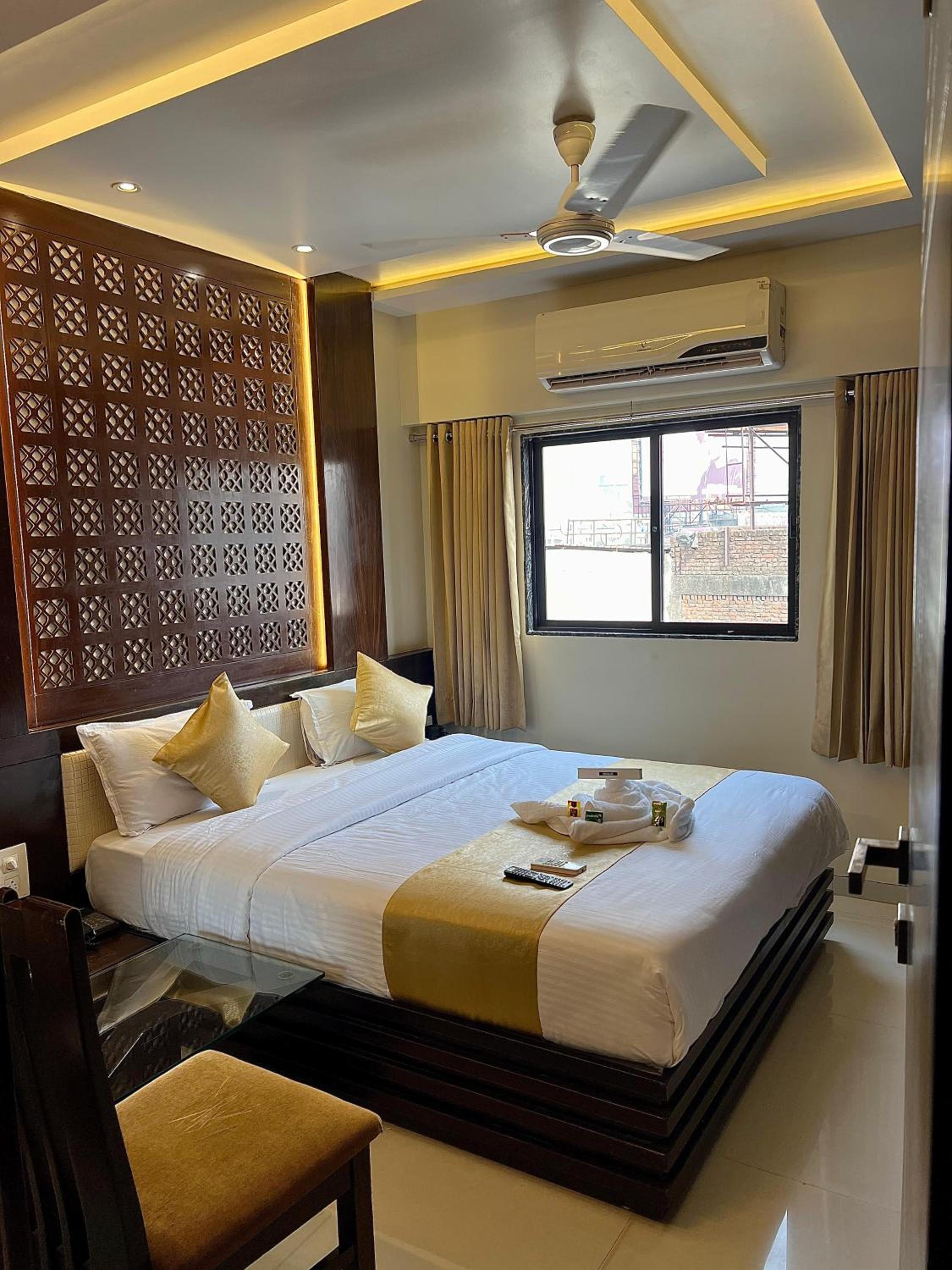 Executive Suite - Photo 10