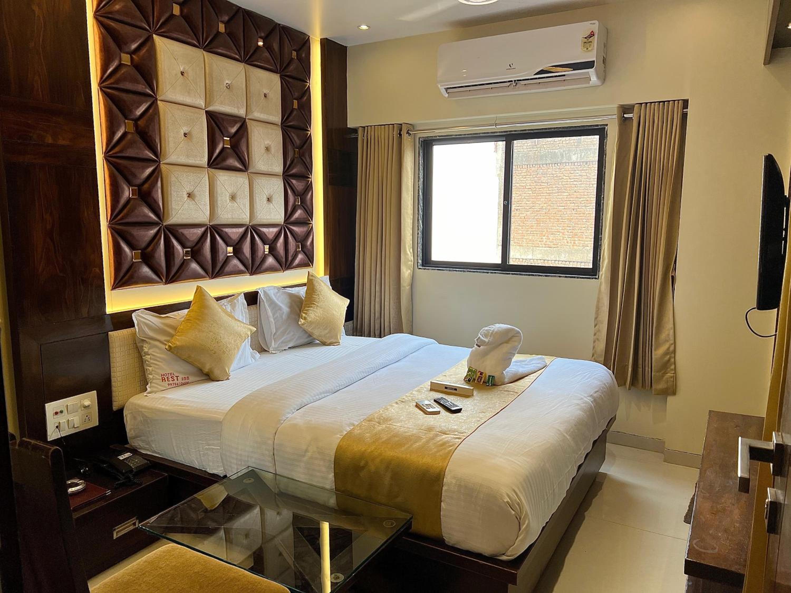 Executive Suite - Photo 1