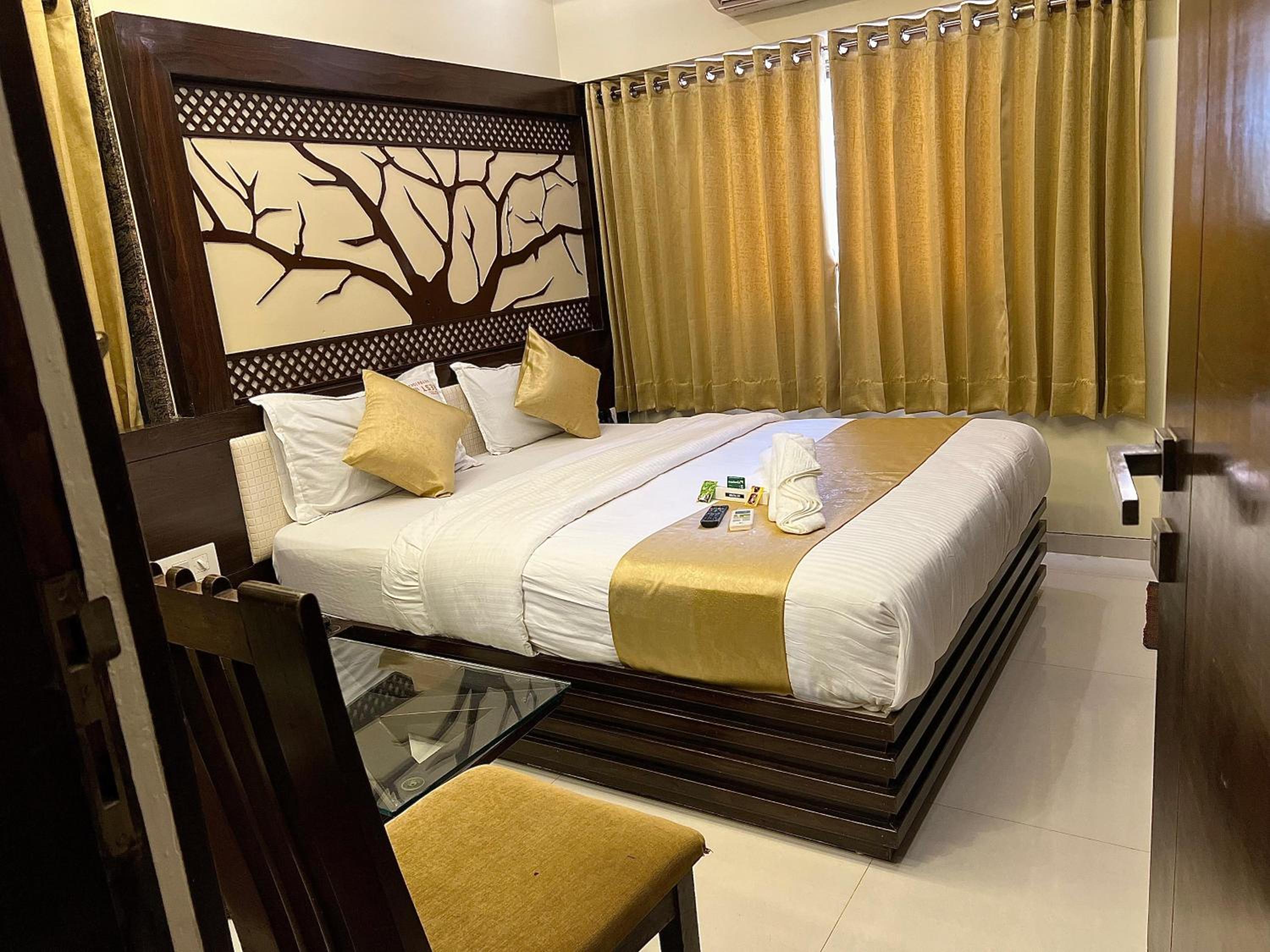 Executive Suite - Photo 20