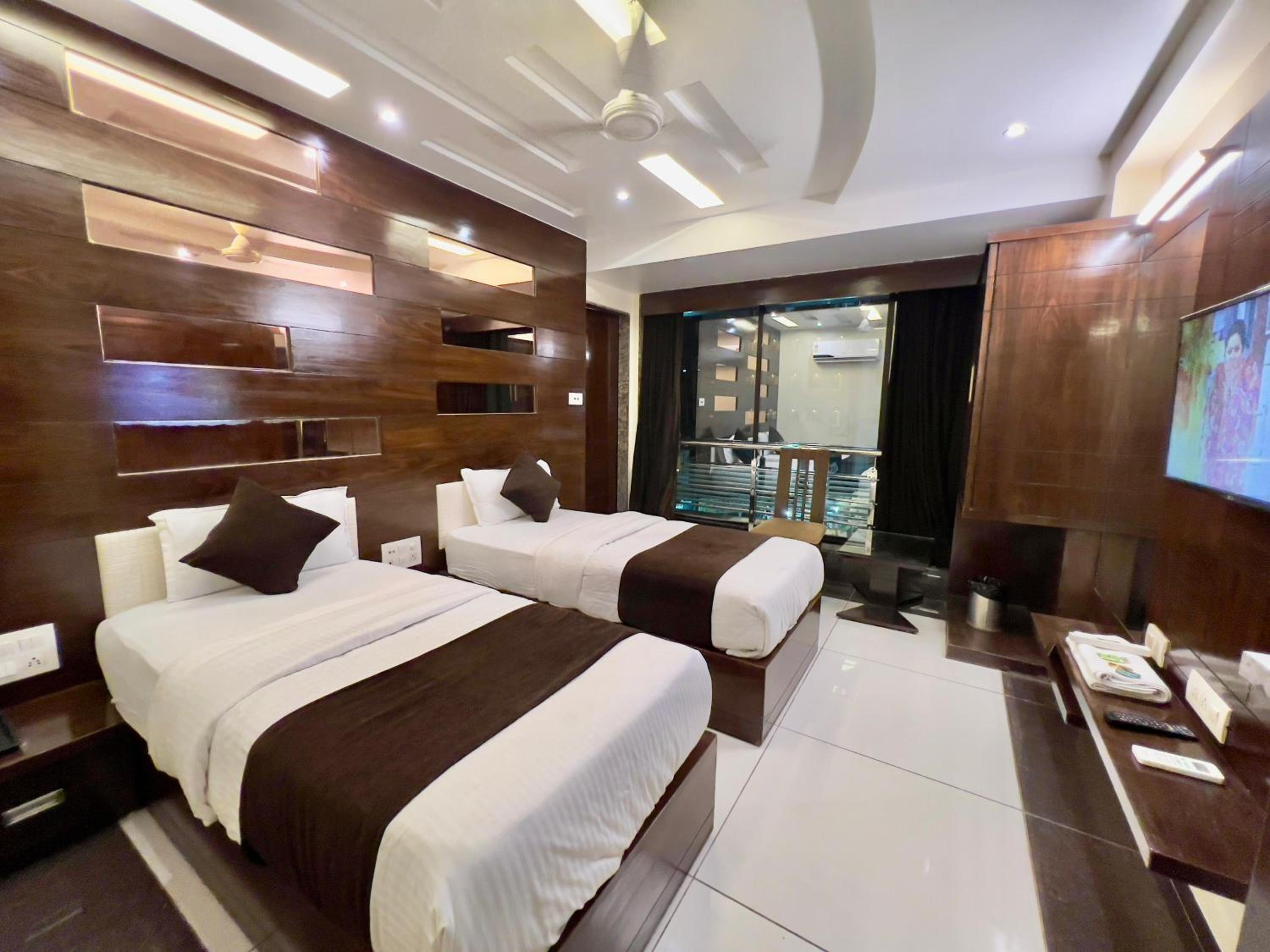 Deluxe Double Room with Balcony - Photo 1