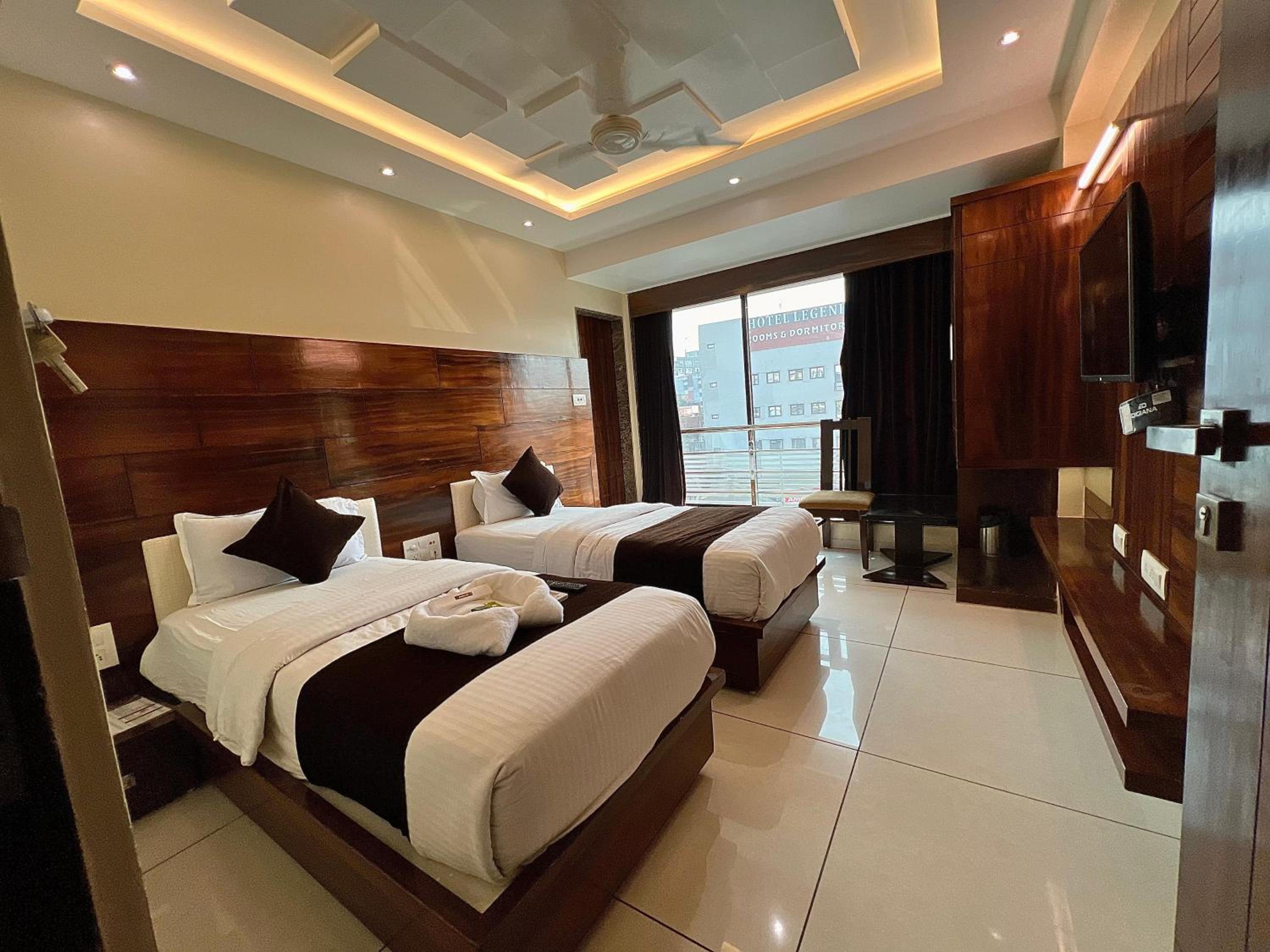 Deluxe Double Room with Balcony - Photo 22