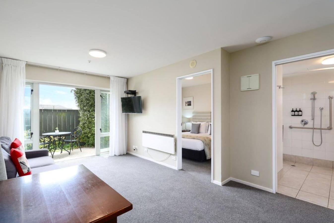 One-Bedroom Apartment - Photo 1